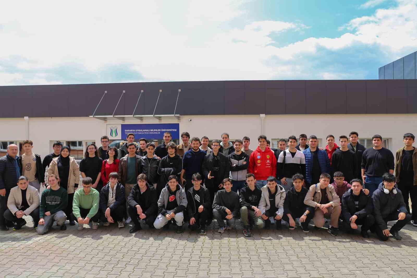 İstanbul&rsquo;dan gelen lise &ouml;ğrencileri SUB&Uuml;&rsquo;y&uuml; tanıdı
