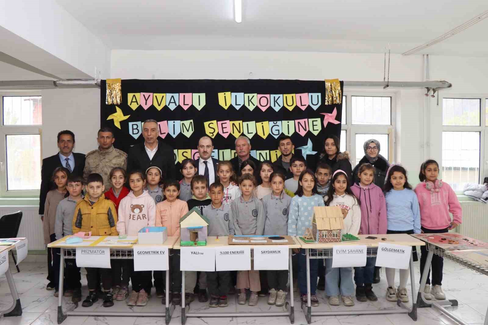 Oltu Ayvalı İlkokulu’nda bilim şenliği coşkusu