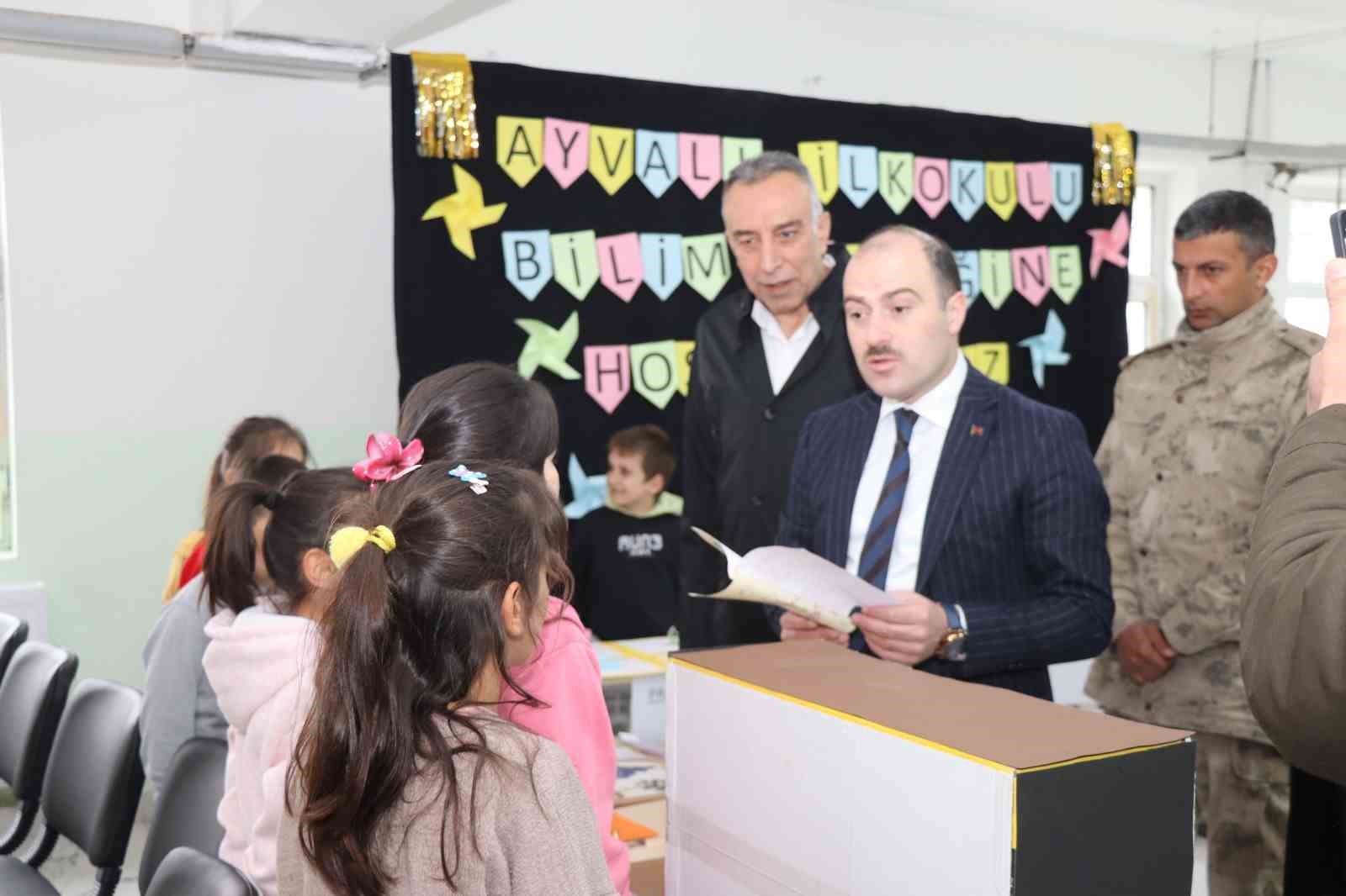 Oltu Ayvalı İlkokulu&rsquo;nda bilim şenliği coşkusu
