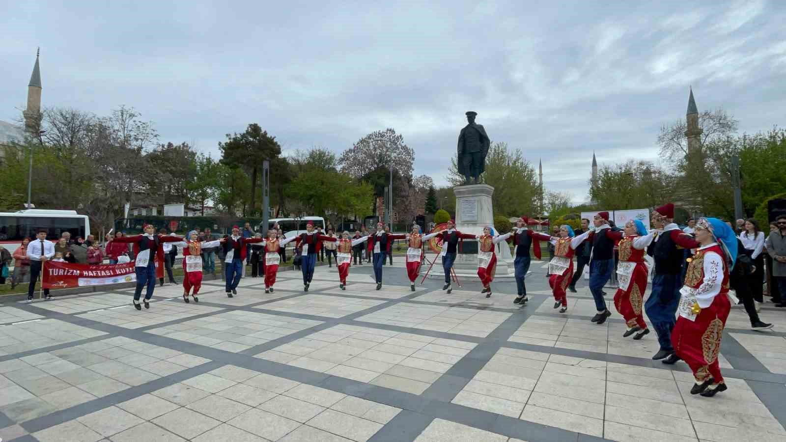 Edirne&rsquo;de Turizm Haftası kutlamaları renkli g&ouml;r&uuml;nt&uuml;lerle başladı
