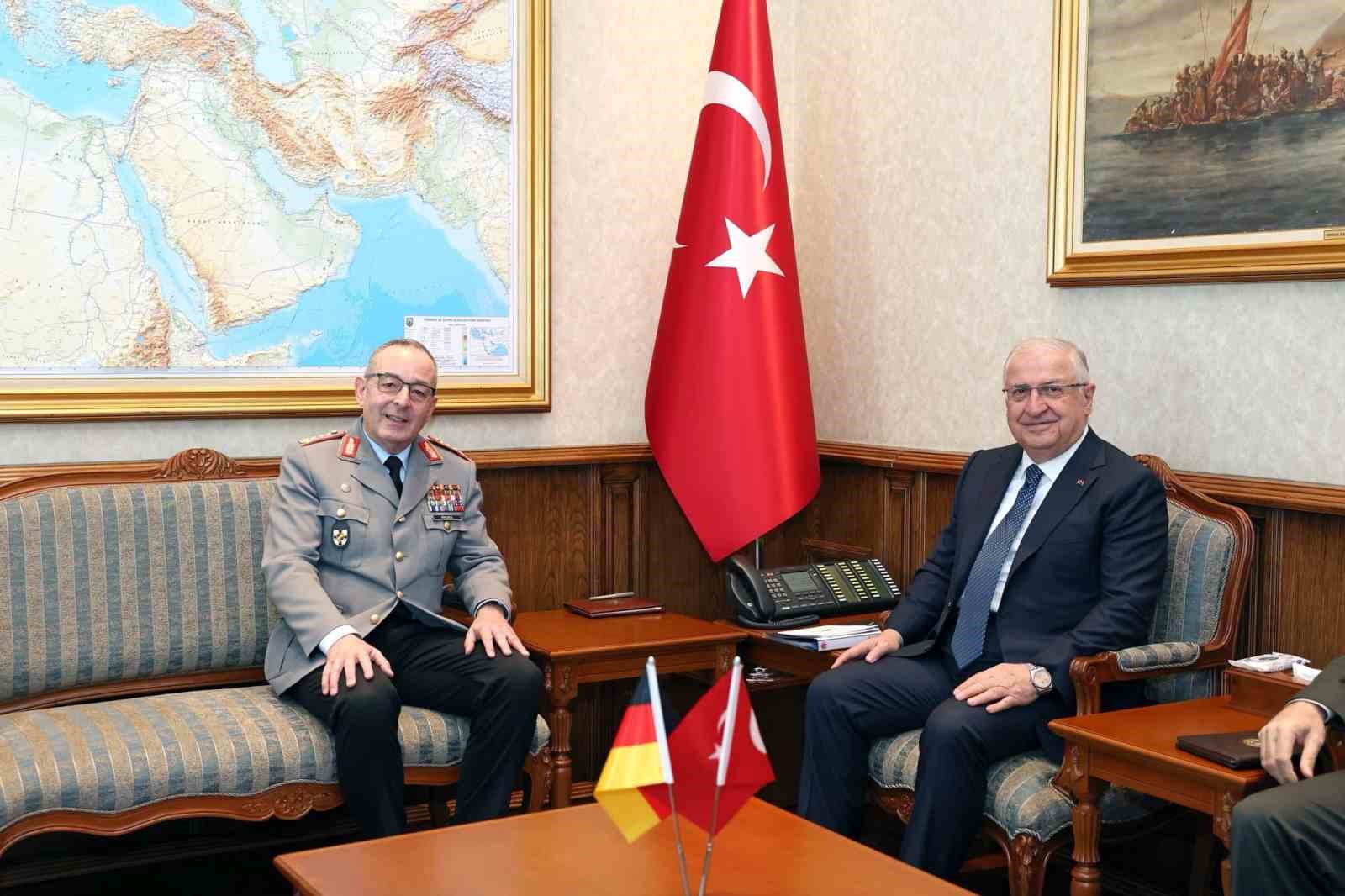 Bakan G&uuml;ler, Almanya Genelkurmay Başkanı Breuer&rsquo;i kabul etti
