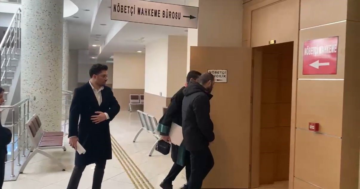 - Babasına şiddet uyguladığı anları sosyal medyadan paylaşan rap&ccedil;i &lsquo;Sansar Salvo&rsquo; tutuklandı
