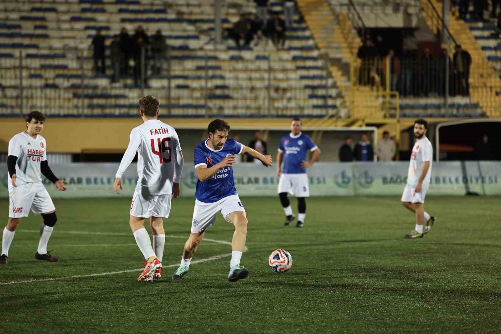 Bağcılar’da Geleneksel Basın Turnuvası’nda ilk maç heyecanı