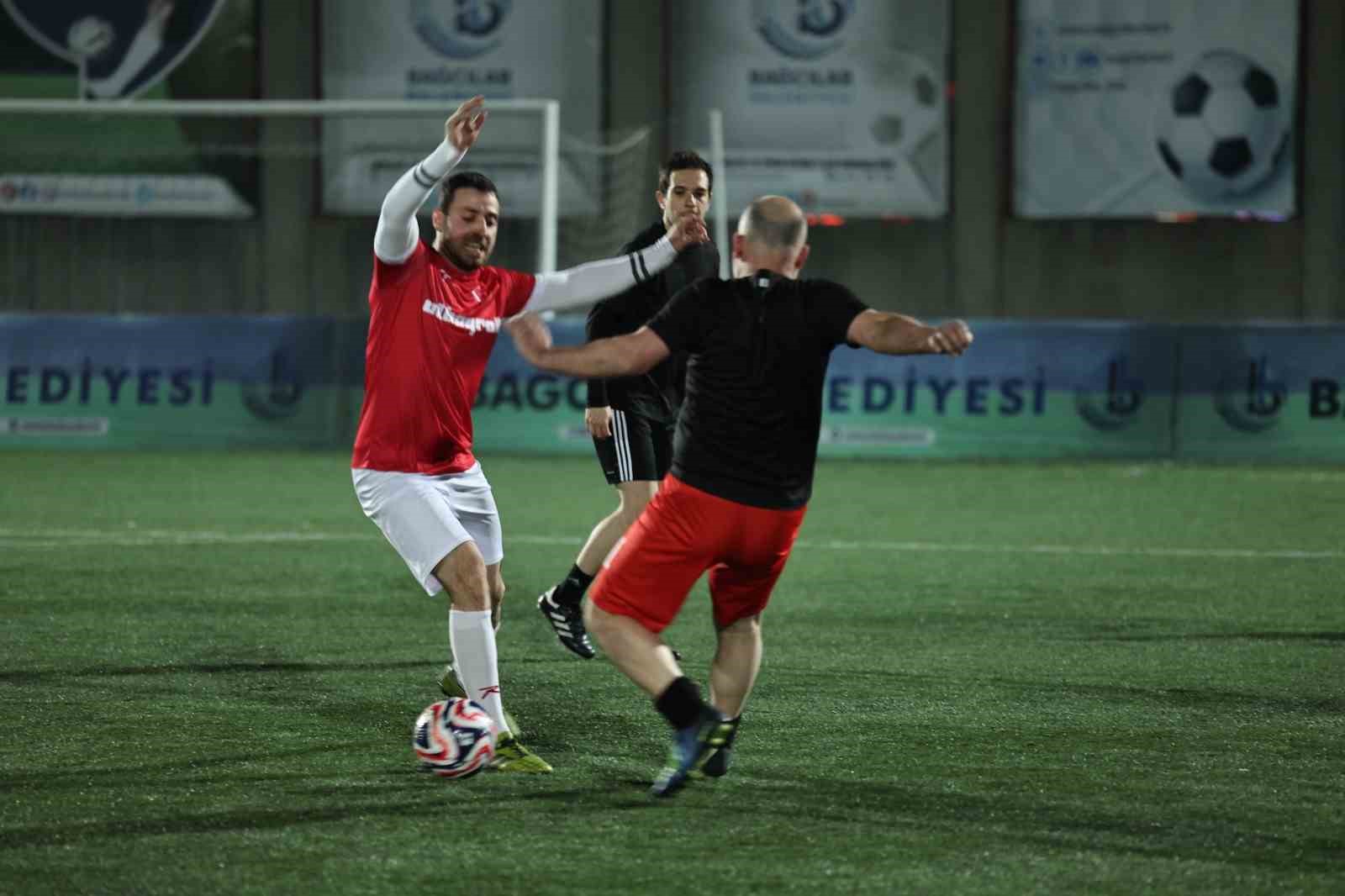 Bağcılar&rsquo;da Geleneksel Basın Turnuvası&rsquo;nda ilk ma&ccedil; heyecanı
