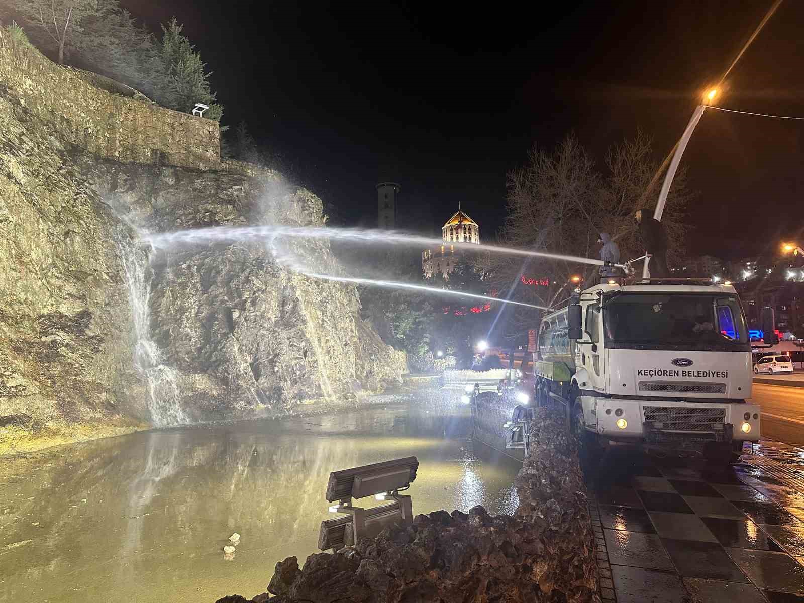 B&uuml;y&uuml;k Ke&ccedil;i&ouml;ren Şelalesi&rsquo;nde temizlik
