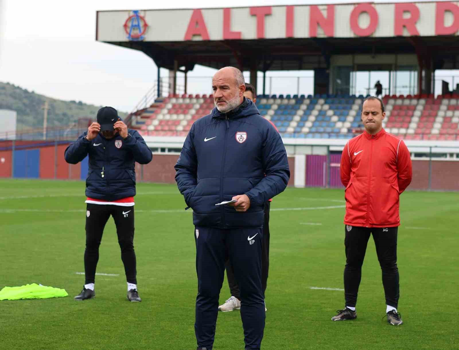 Altınordu, Ersan Parlatan ile yollarını ayırdı
