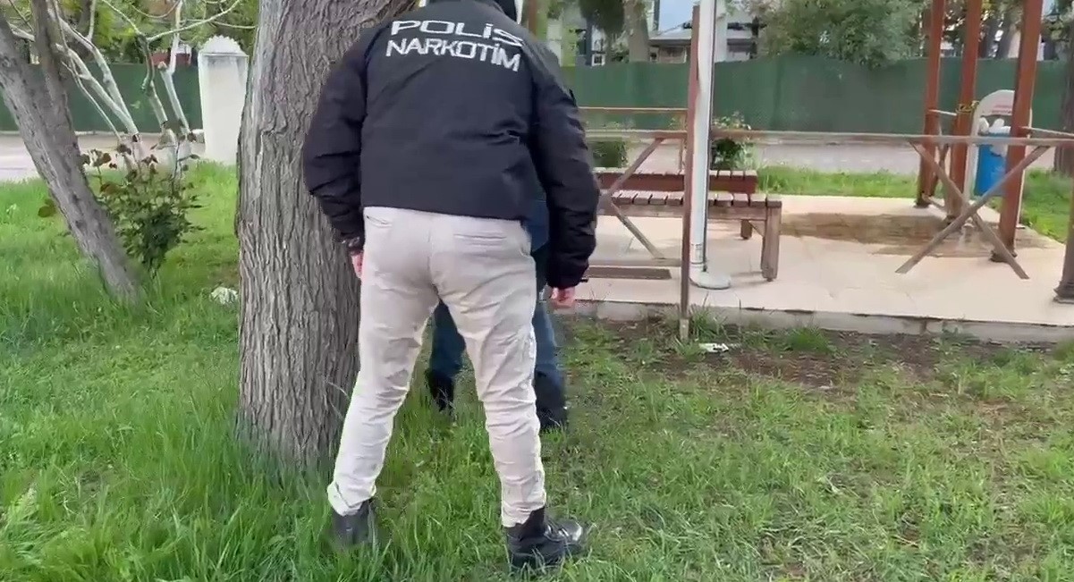 Adıyaman&rsquo;da WhatsApp&rsquo;a gelen ihbarla uyuşturucu operasyonu
