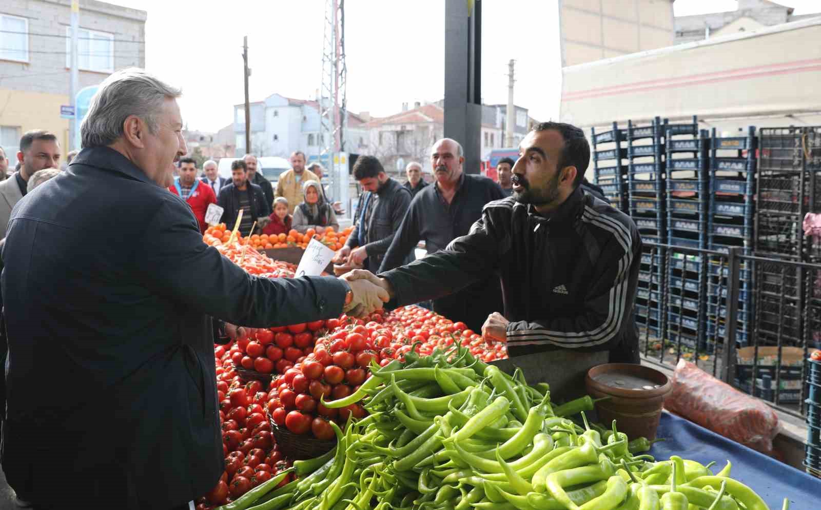 Pazar yerleri, il&ccedil;enin ekonomik ve sosyal yaşamına değer katıyor
