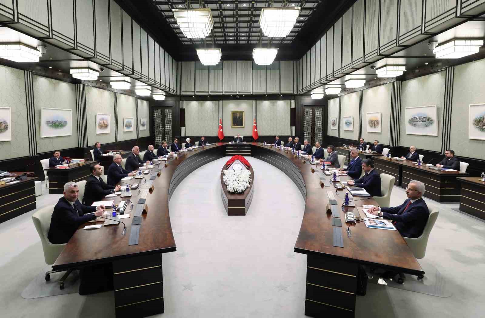 Kabine Toplantısı, Cumhurbaşkanı Recep Tayyip Erdoğan başkanlığında Beştepe’de başladı.