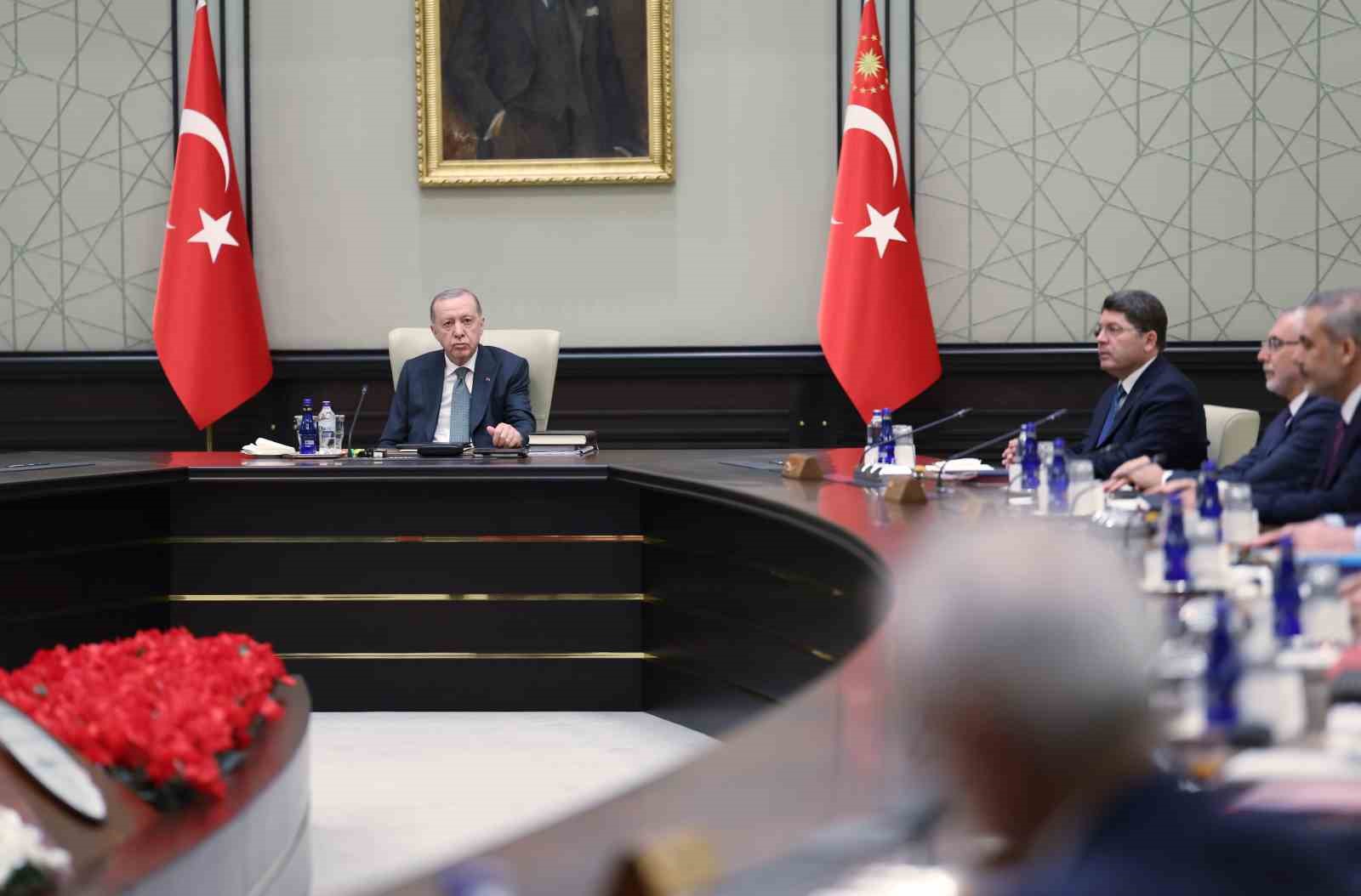 Kabine Toplantısı, Cumhurbaşkanı Recep Tayyip Erdoğan başkanlığında Beştepe&rsquo;de başladı.
