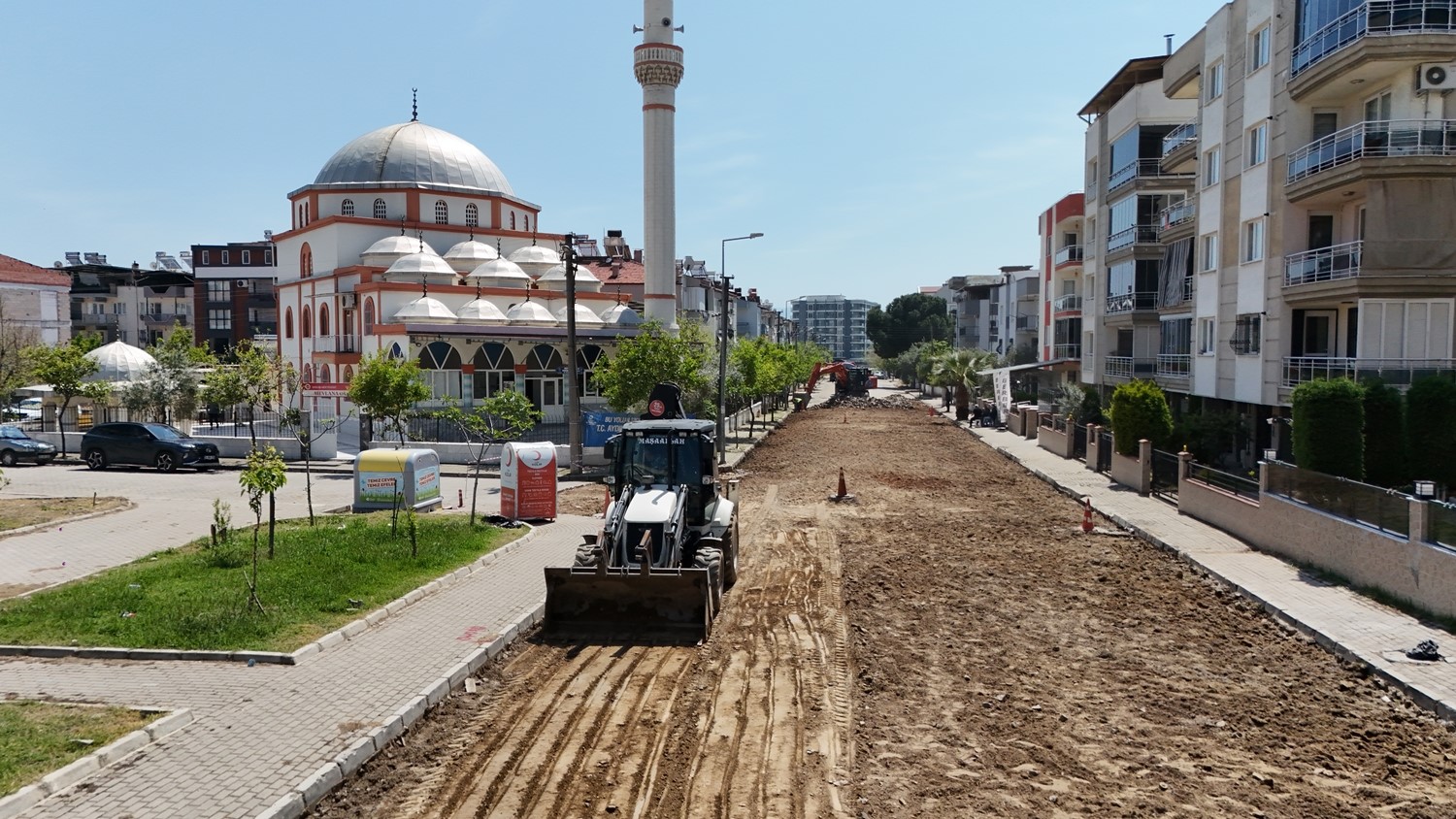 Başkan &Ccedil;er&ccedil;ioğlu Efeler&rsquo;in yollarını yenilemeyi s&uuml;rd&uuml;r&uuml;yor
