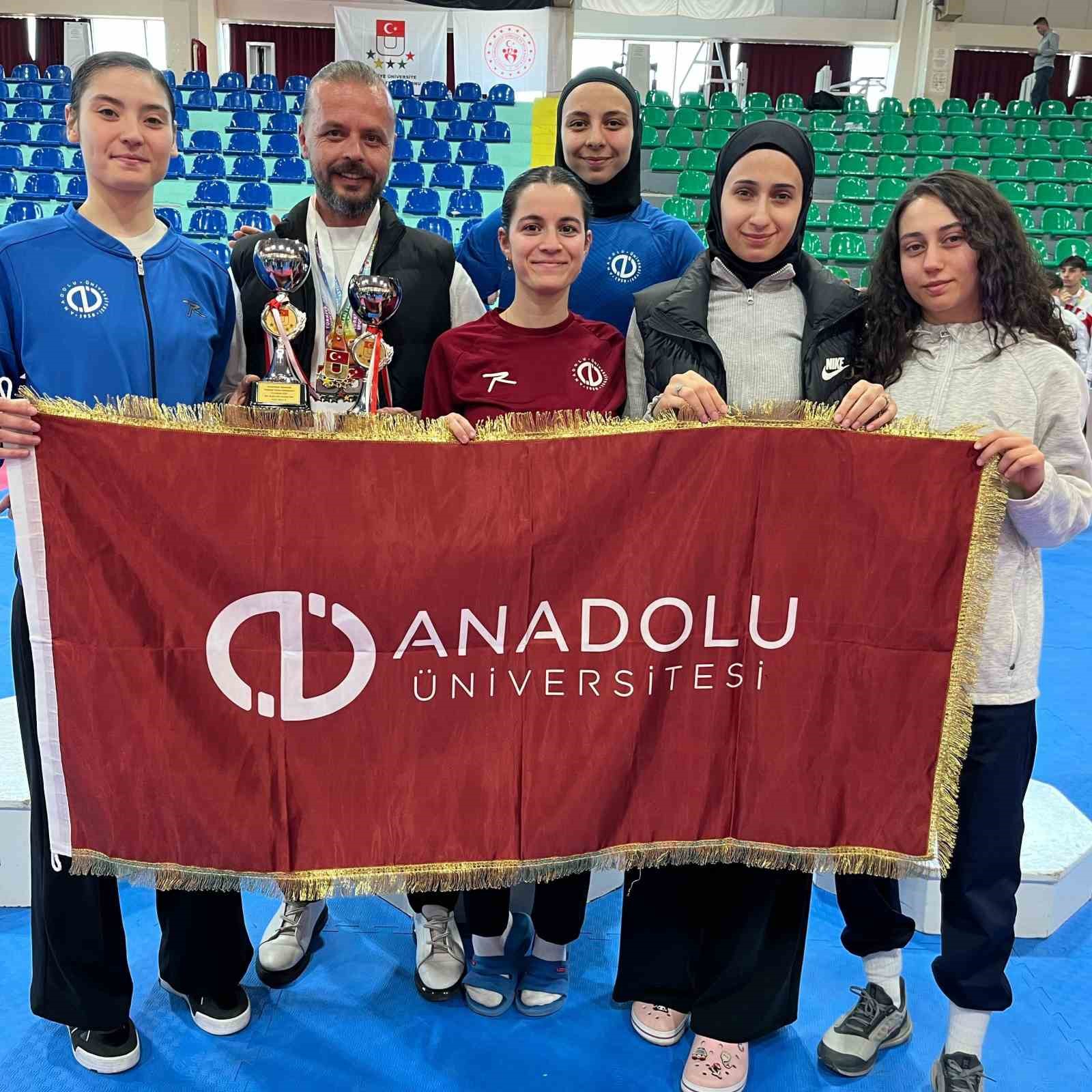Anadolu Üniversitesi sporcuları TÜSF müsabakalarından madalya ile döndü