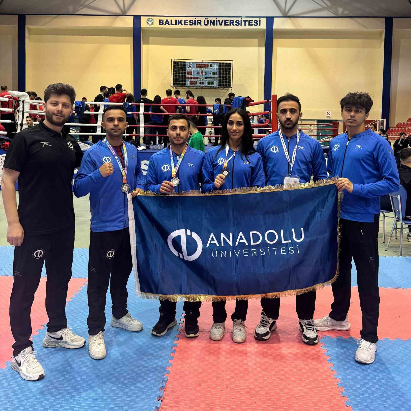 Anadolu Üniversitesi sporcuları TÜSF müsabakalarından madalya ile döndü
