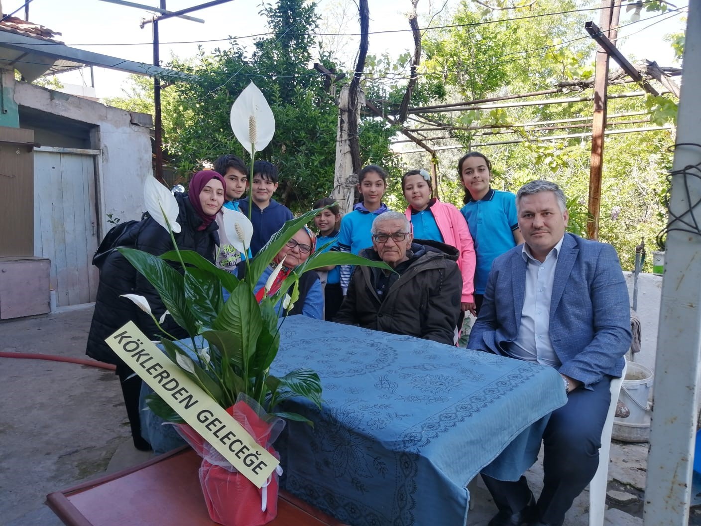 Köklerden geleceği projesinde emekli öğretmenlerle buluştular