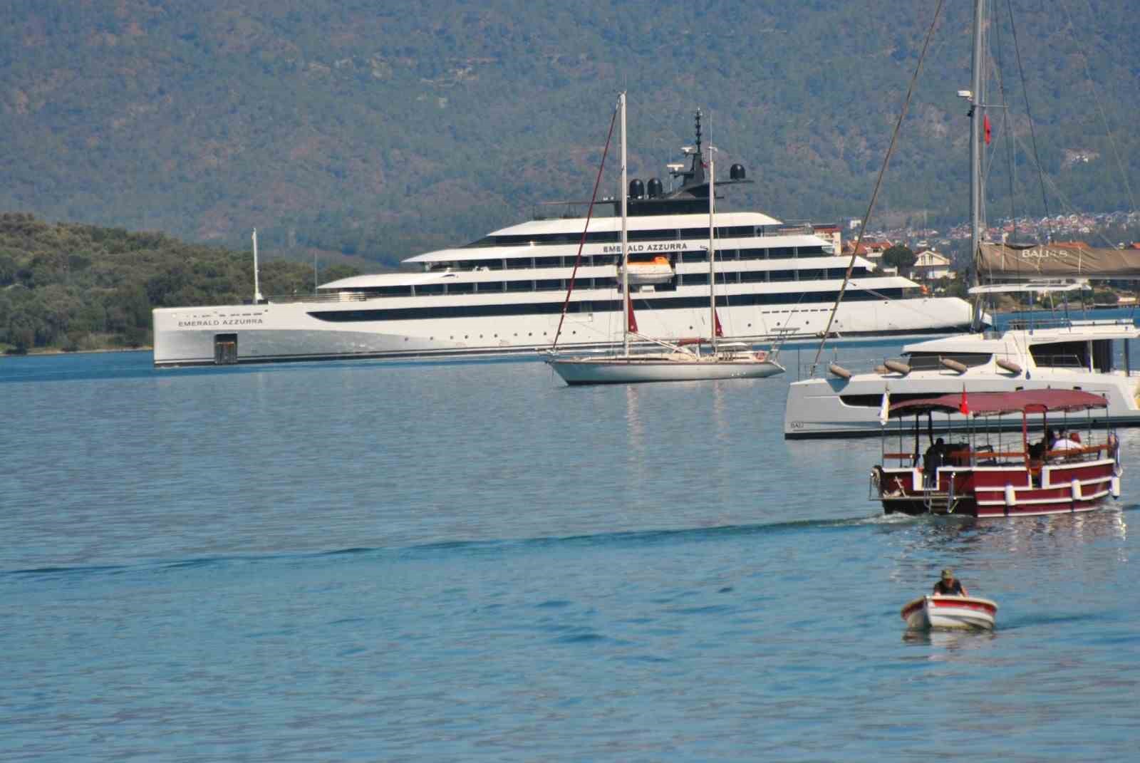 ‘Emerald Azzurra’ Fethiye’ye 100 turist getirdi