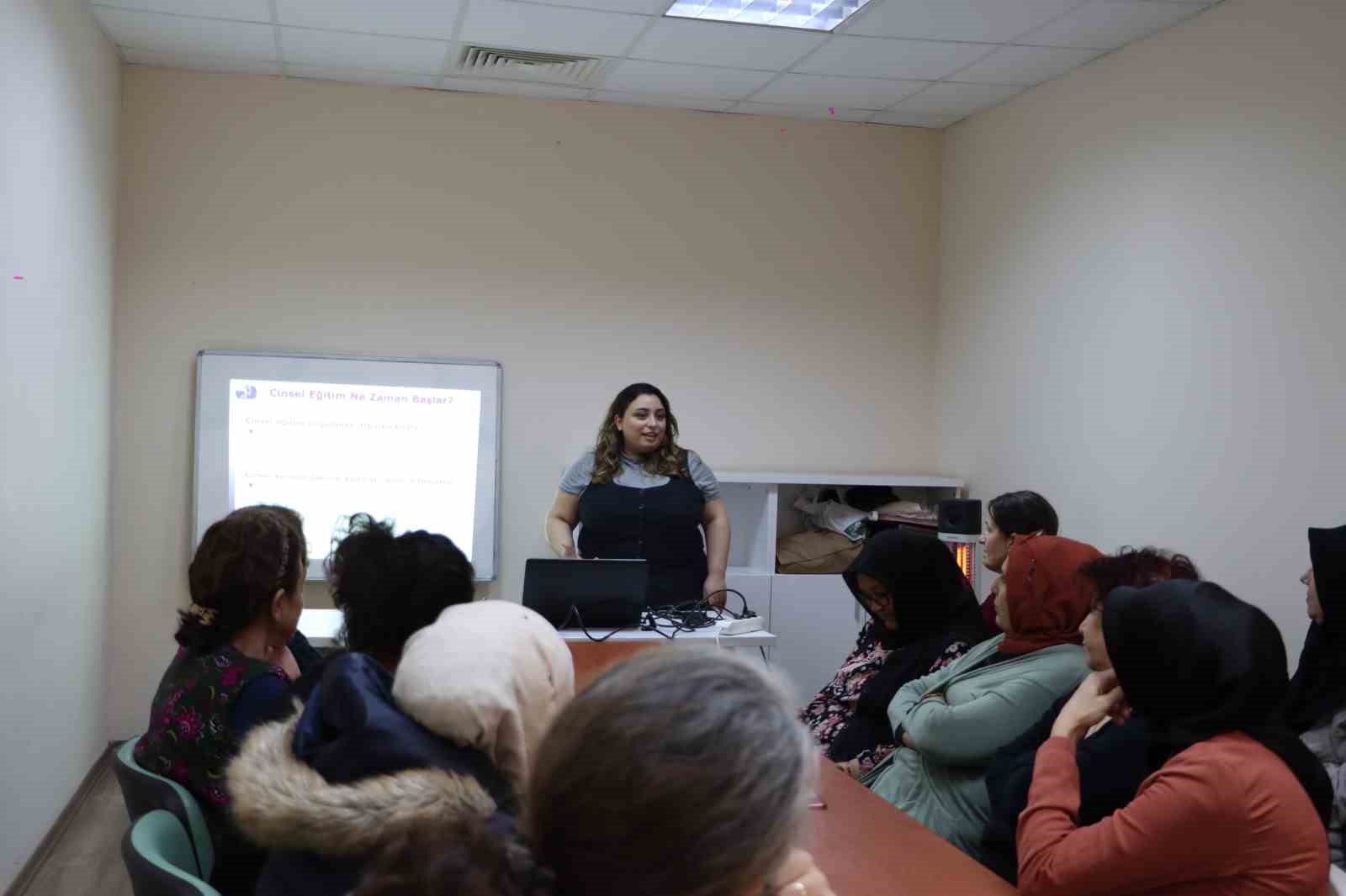 Maltepe&rsquo;de &lsquo;Aile Okulu ve Kadın Sağlığı Eğitimleri&rsquo; devam ediyor
