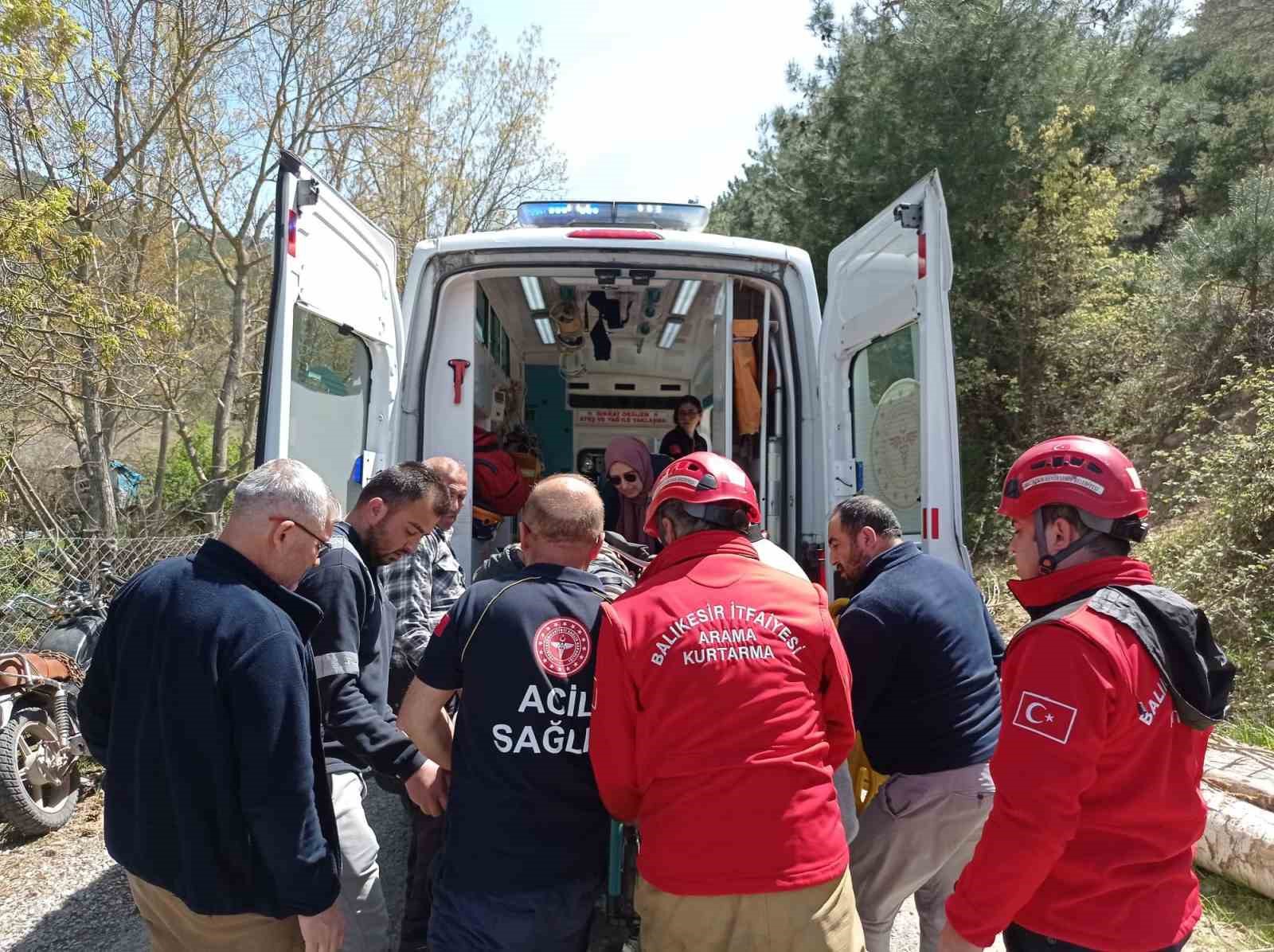 Balıkesir&rsquo;de trakt&ouml;r devrildi, 1 kişi yaralandı
