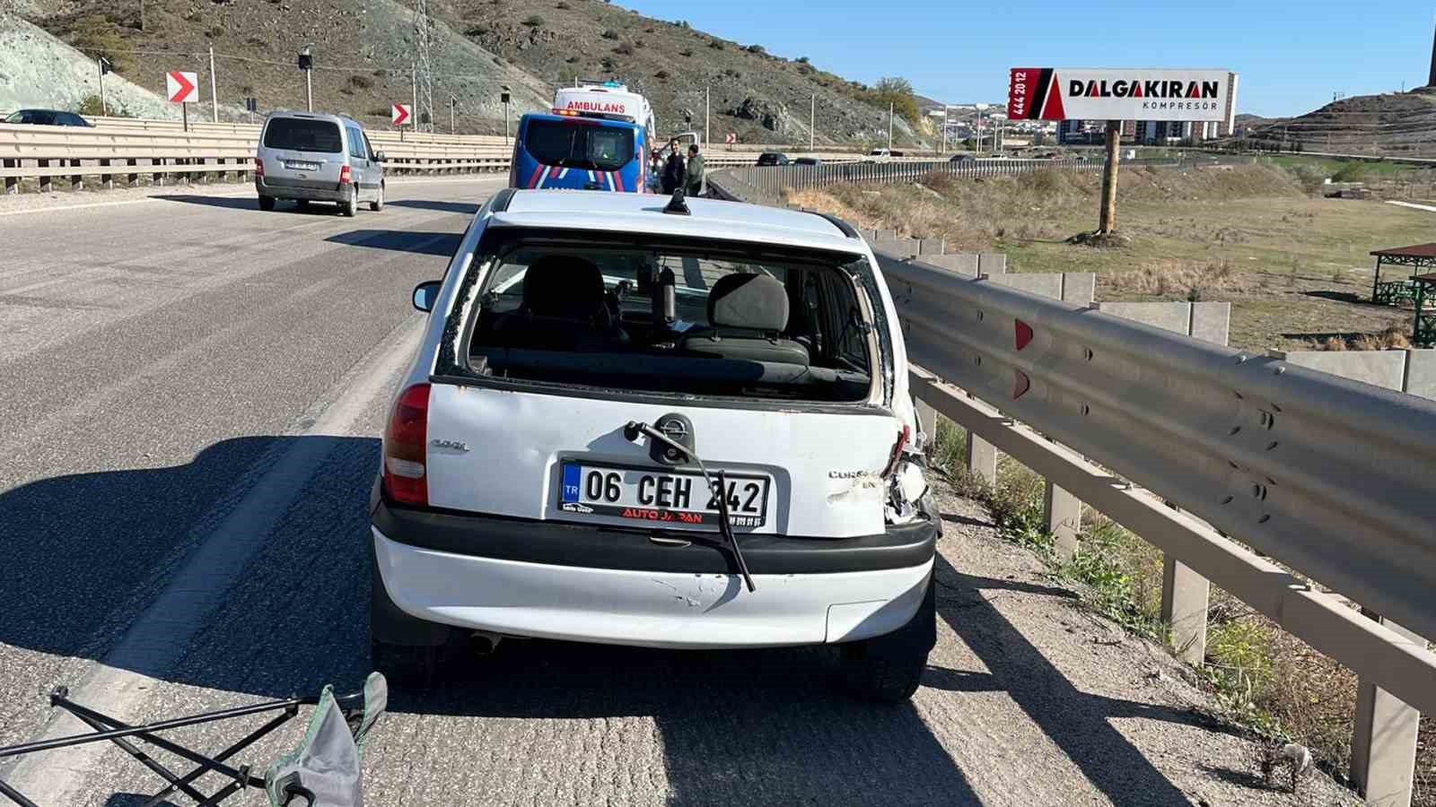 Kırıkkale’de otomobil bariyerlere çarptı: 1 yaralı