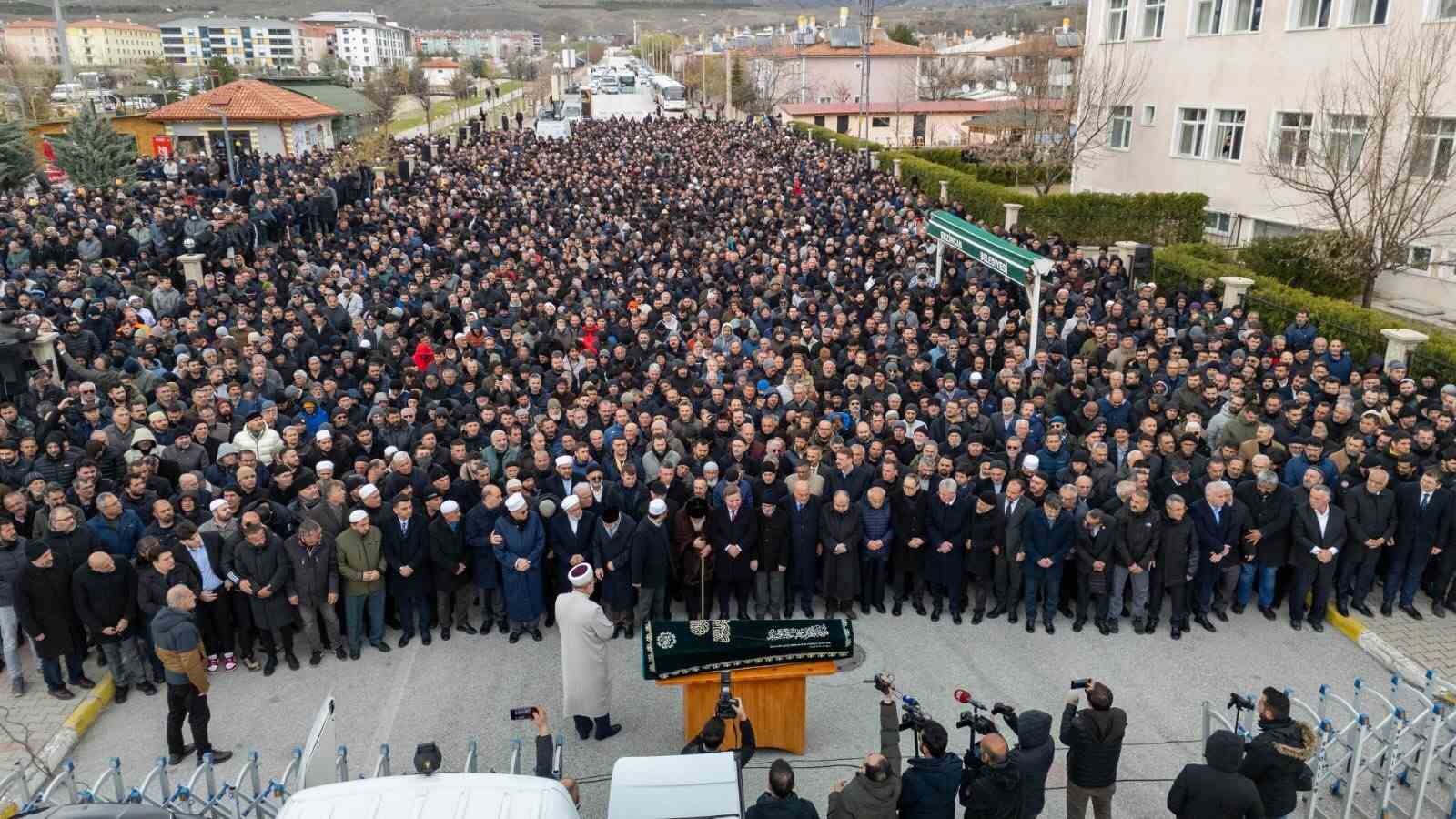 Erzincan’ın manevi önderlerinden Hüseyin Avni Reyhan son yolculuğuna uğurlandı