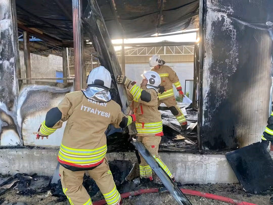 Alevlere teslim olan konteyner kullanılamaz hale geldi