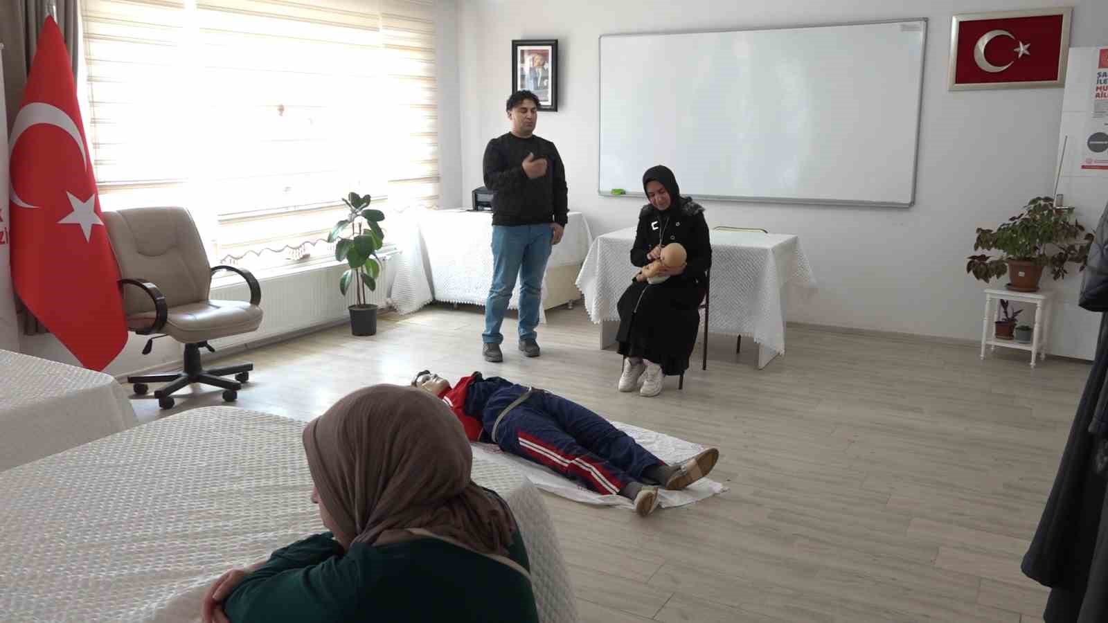 Tatvan’da kadınlara 