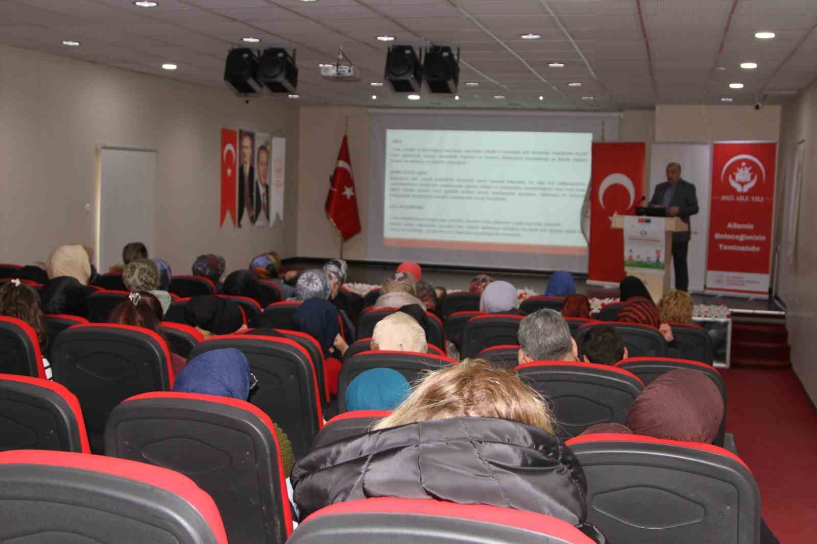 Erzurum’da aile yılı söyleşileri: Ailede şiddetsiz otorite ve koruyucu aile konuşuldu