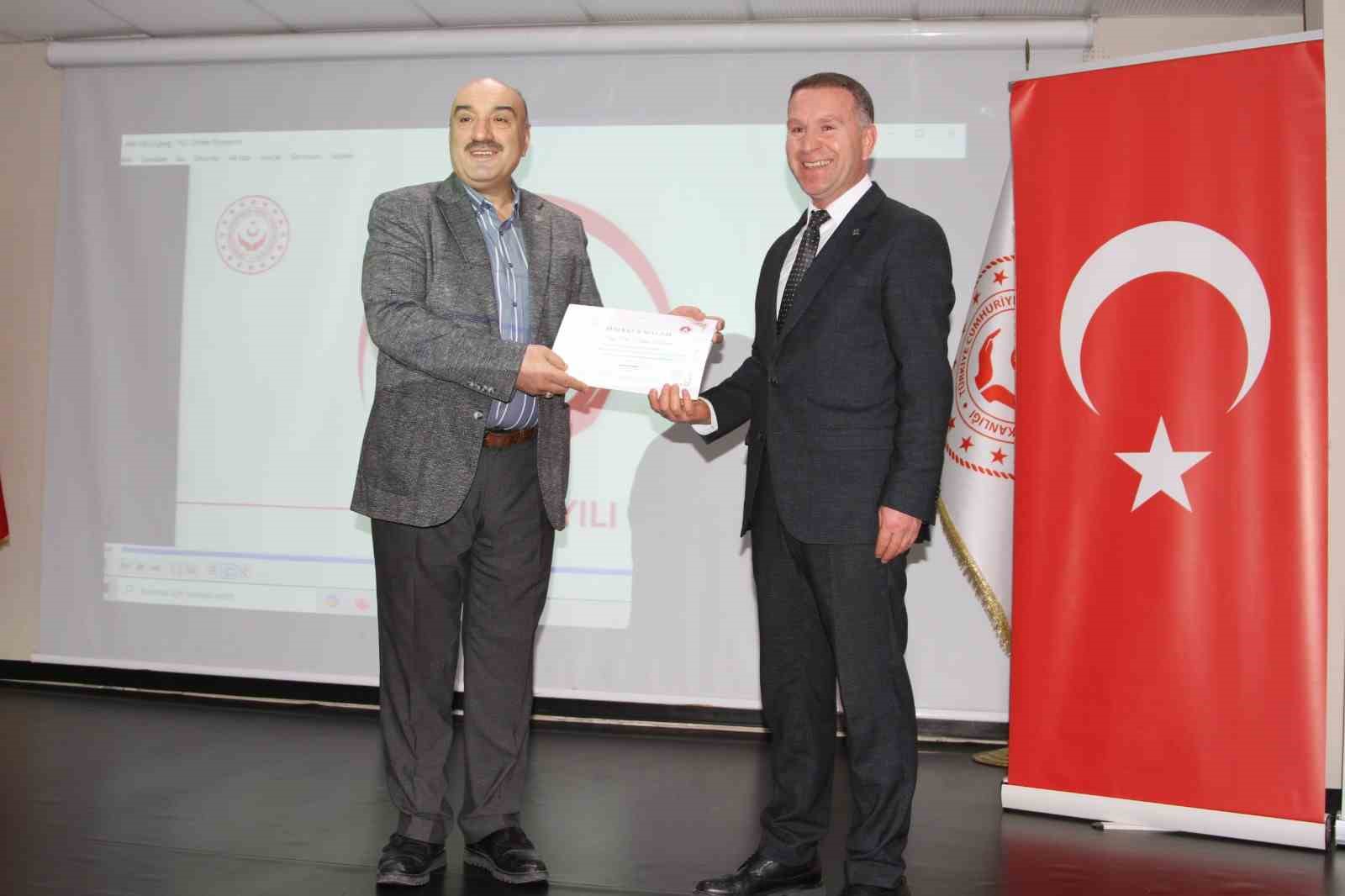 Erzurum&rsquo;da aile yılı s&ouml;yleşileri: Ailede şiddetsiz otorite ve koruyucu aile konuşuldu
