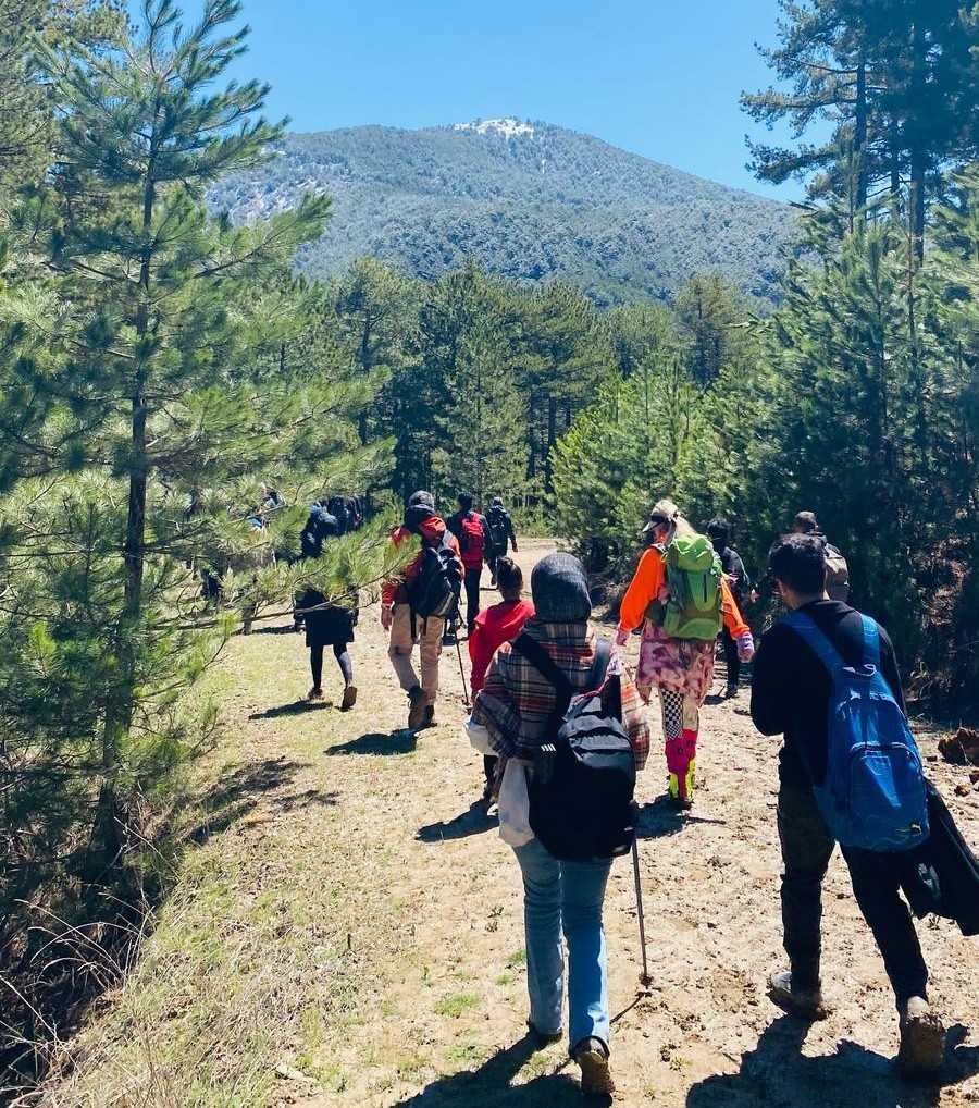 Doğaseverler baharı Karagöl’de karşıladı
