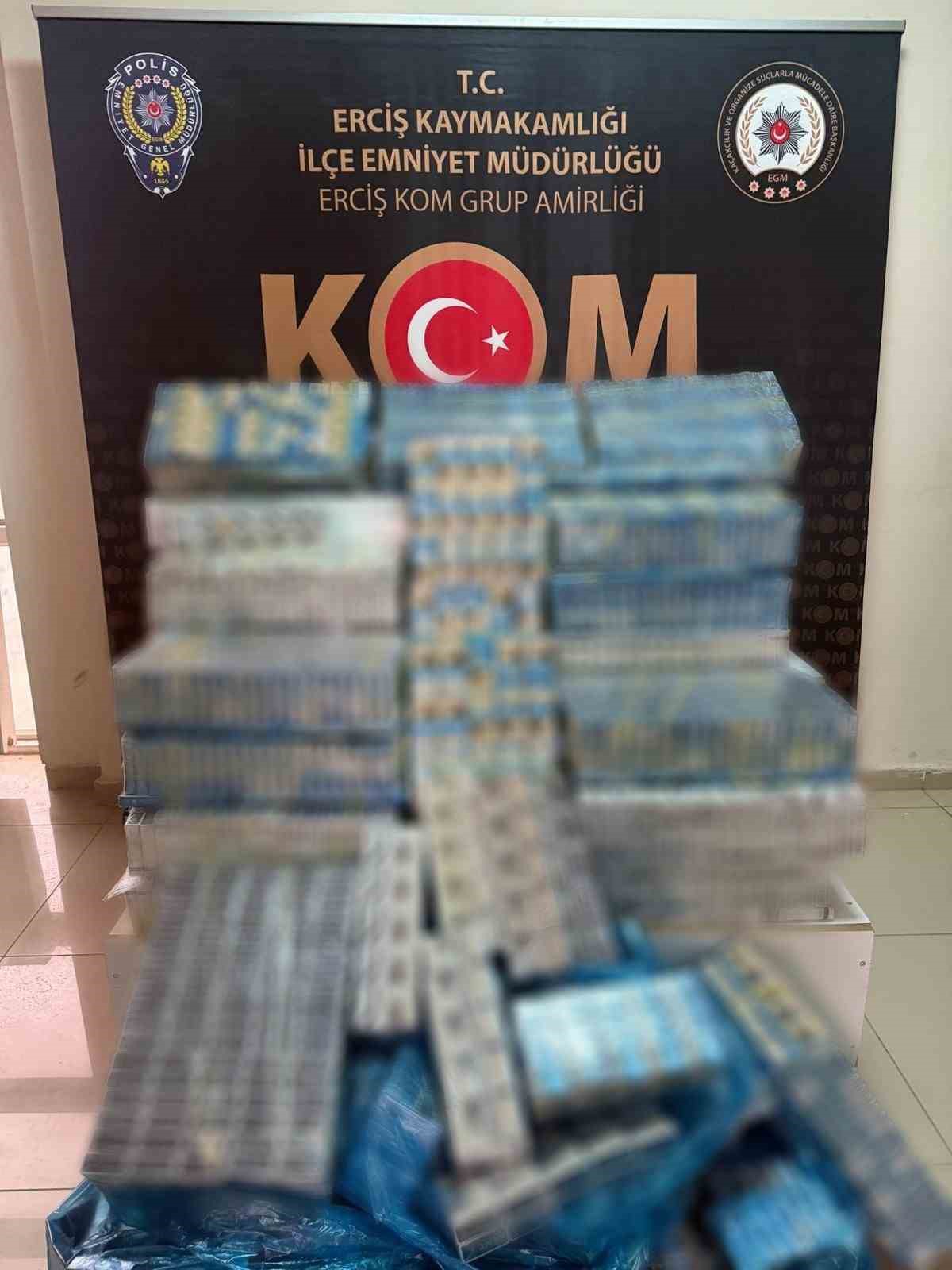 Van&rsquo;da &ccedil;ok sayıda g&uuml;mr&uuml;k ka&ccedil;ağı malzeme ele ge&ccedil;irildi
