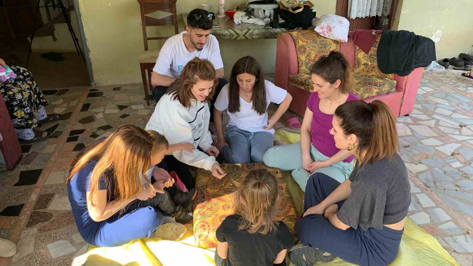 7 &ccedil;ocuklu Artvinli aile sosyal medyada ilgi g&ouml;r&uuml;yor
