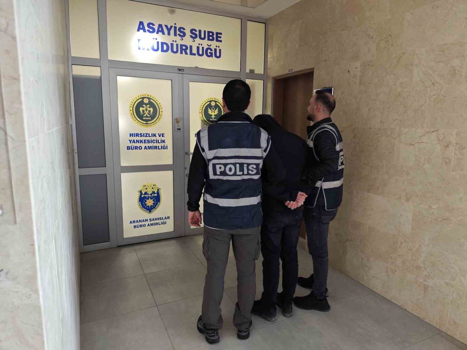 Kütahya’da kamu kurumundan hırsızlık yapan 2 şüpheli tutuklandı