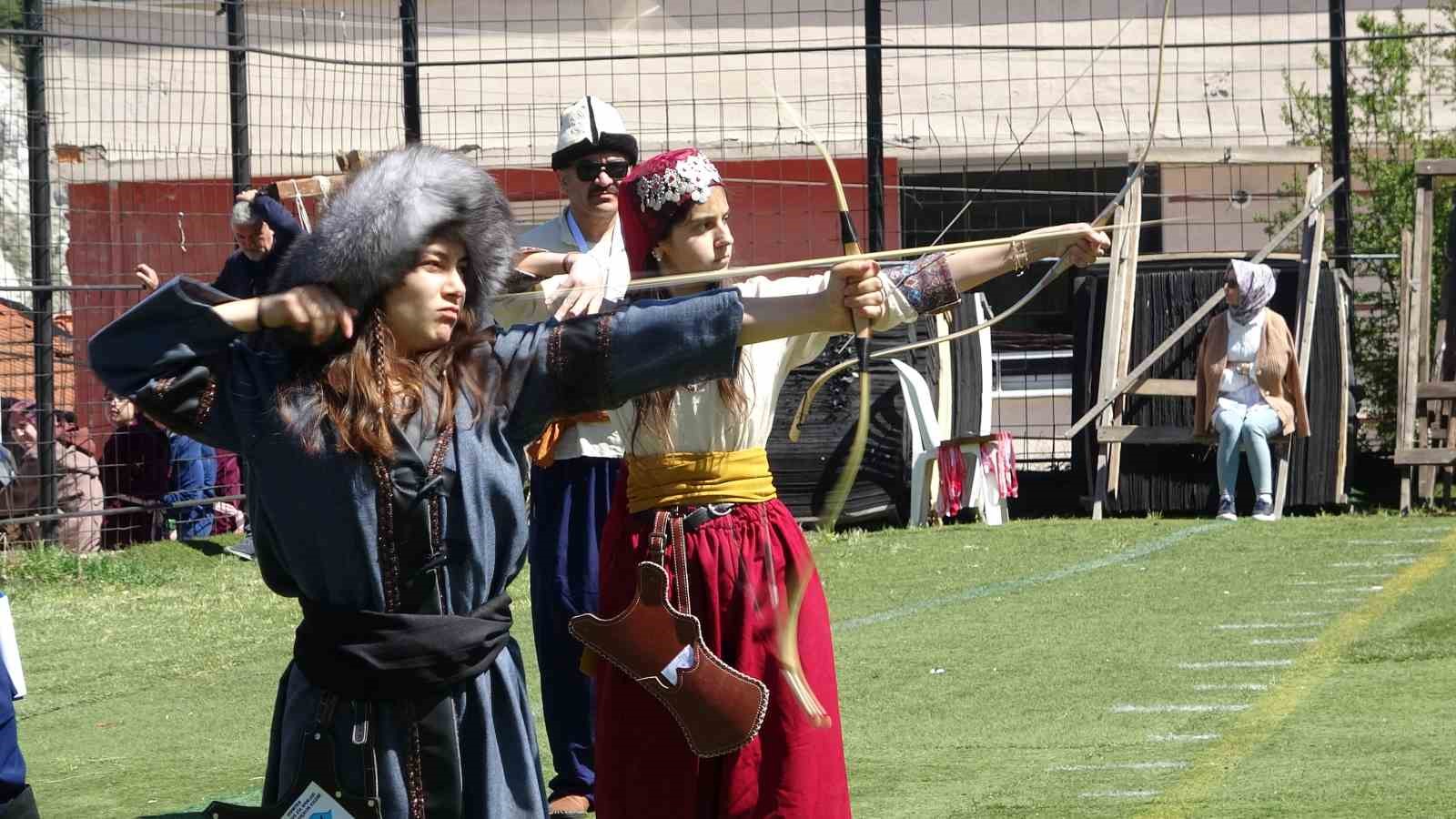 Kütahya’da geleneksel Türk okçuluğu heyecanı