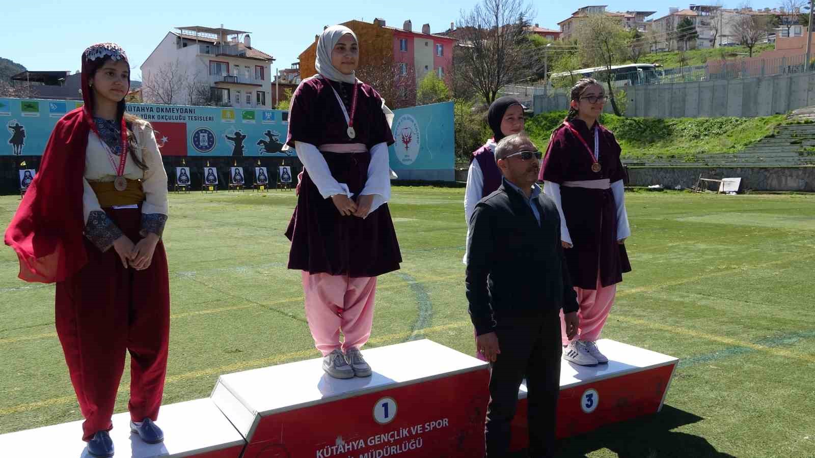 K&uuml;tahya&rsquo;da geleneksel T&uuml;rk ok&ccedil;uluğu heyecanı
