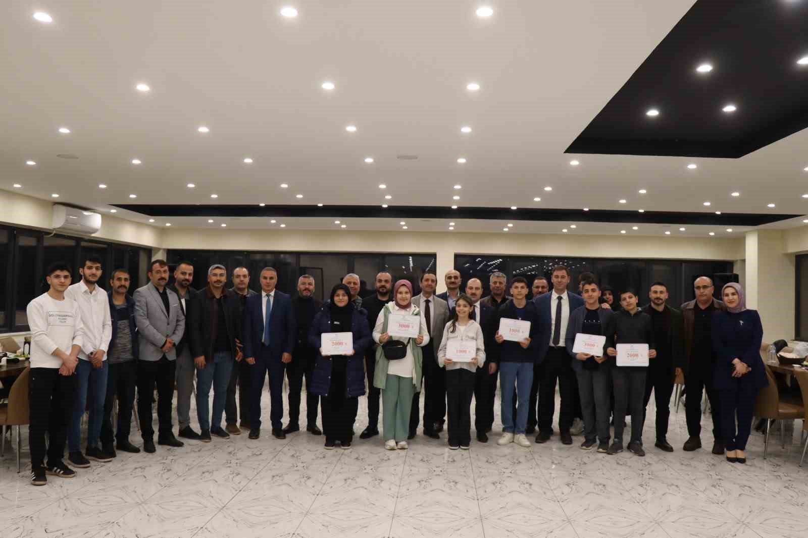 "Kitap Kurdu" öğrencileri ödüllendirdi