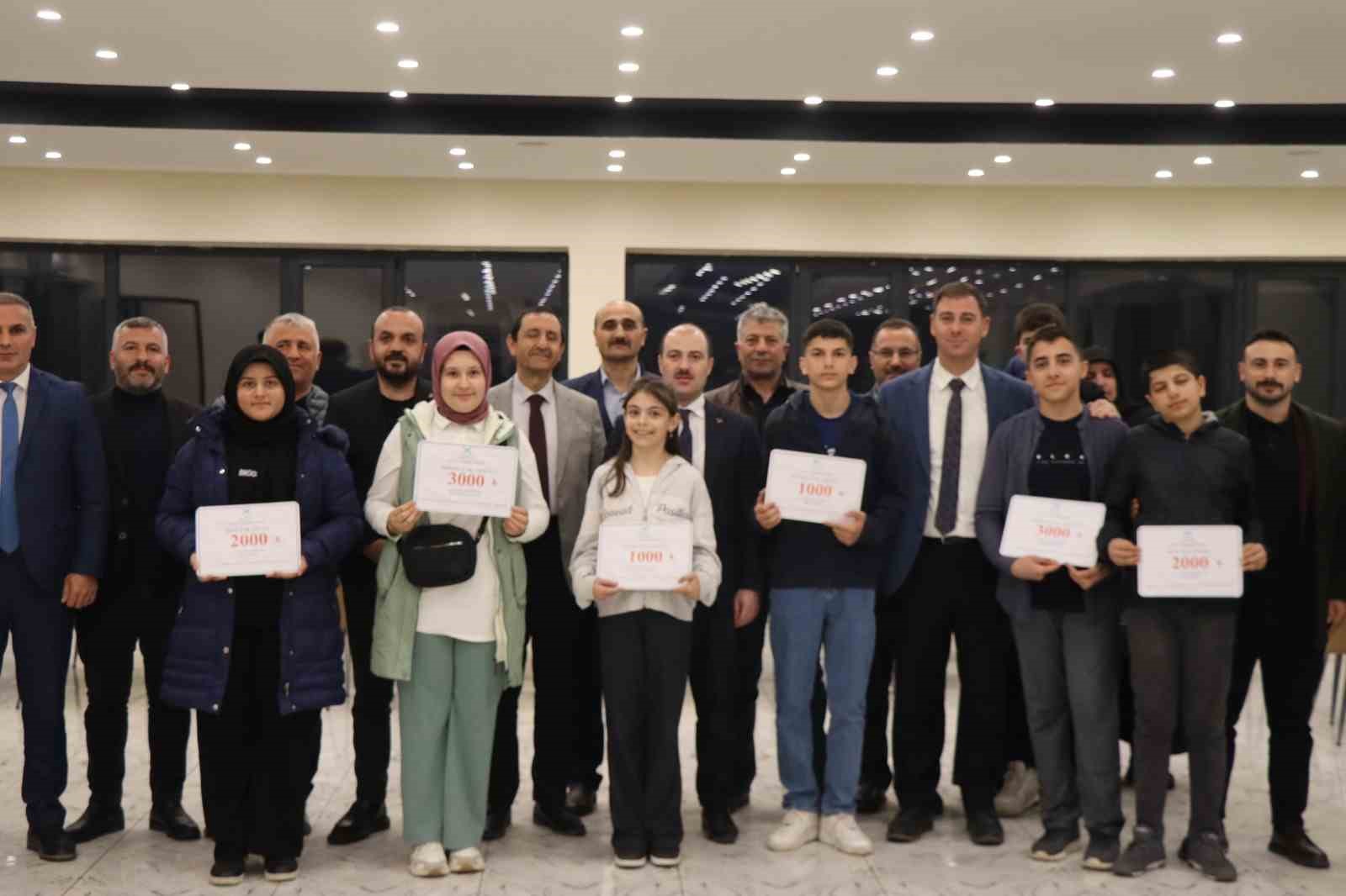 "Kitap Kurdu" öğrencileri ödüllendirdi
