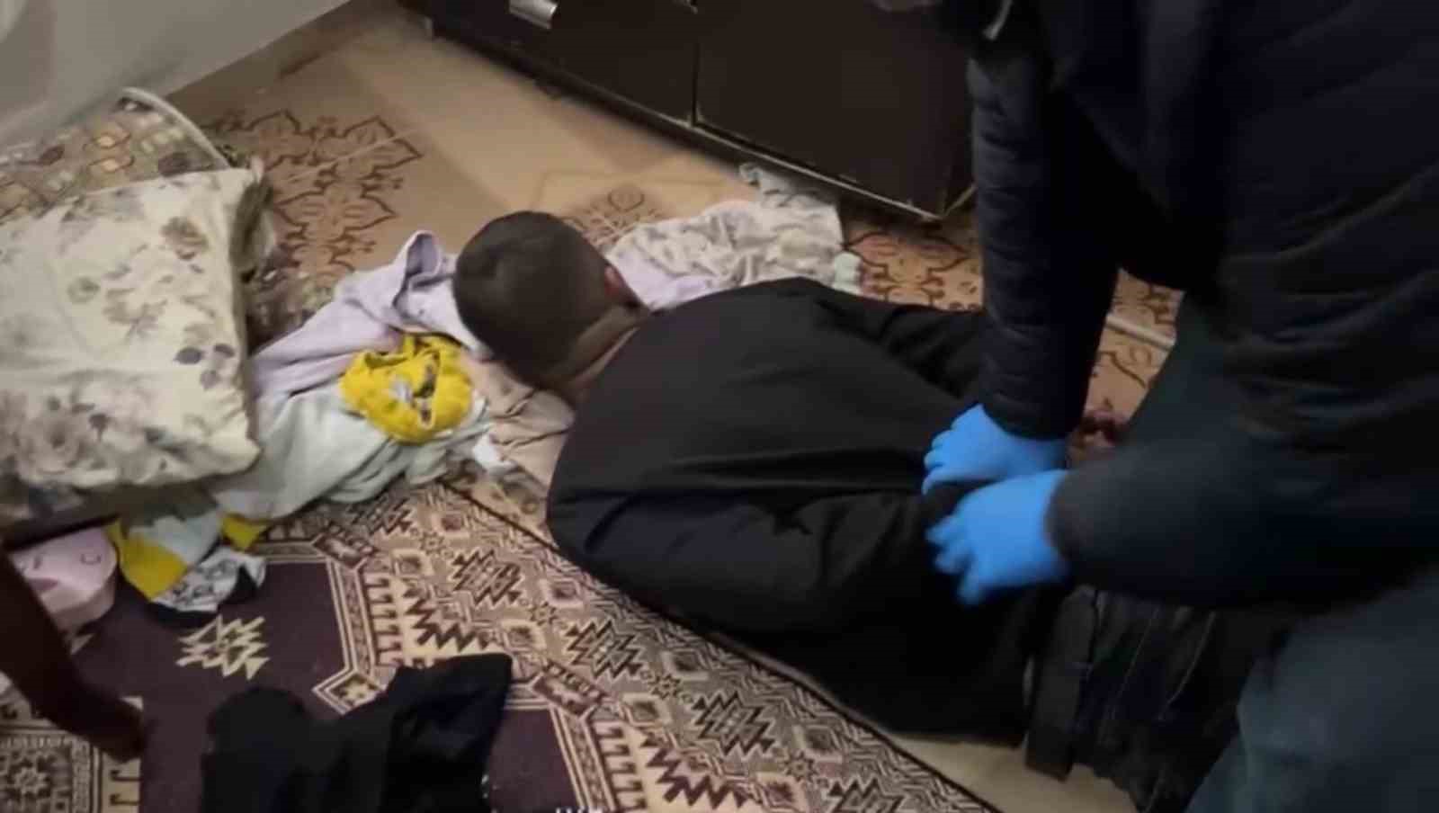 İçici de satıcı da değilim dedi: Yatağının altından 71 paket bonzai ham maddesi çıktı