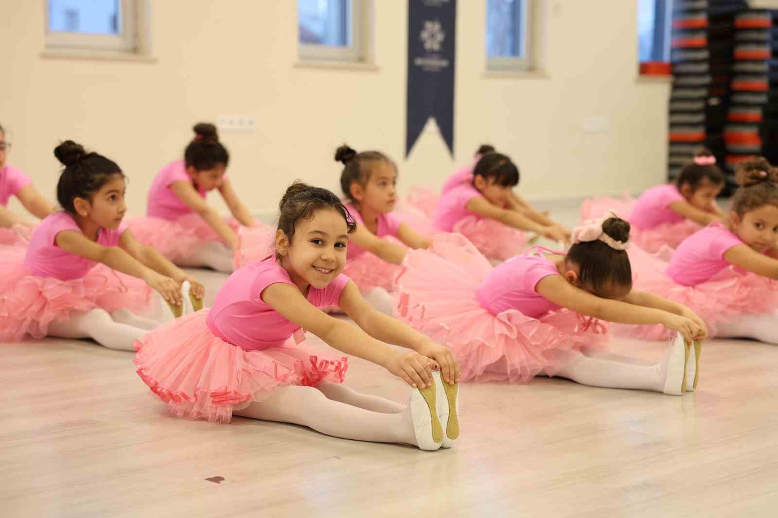 Büyükşehir’in kurslarıyla Aydınlı minikler bale öğreniyor