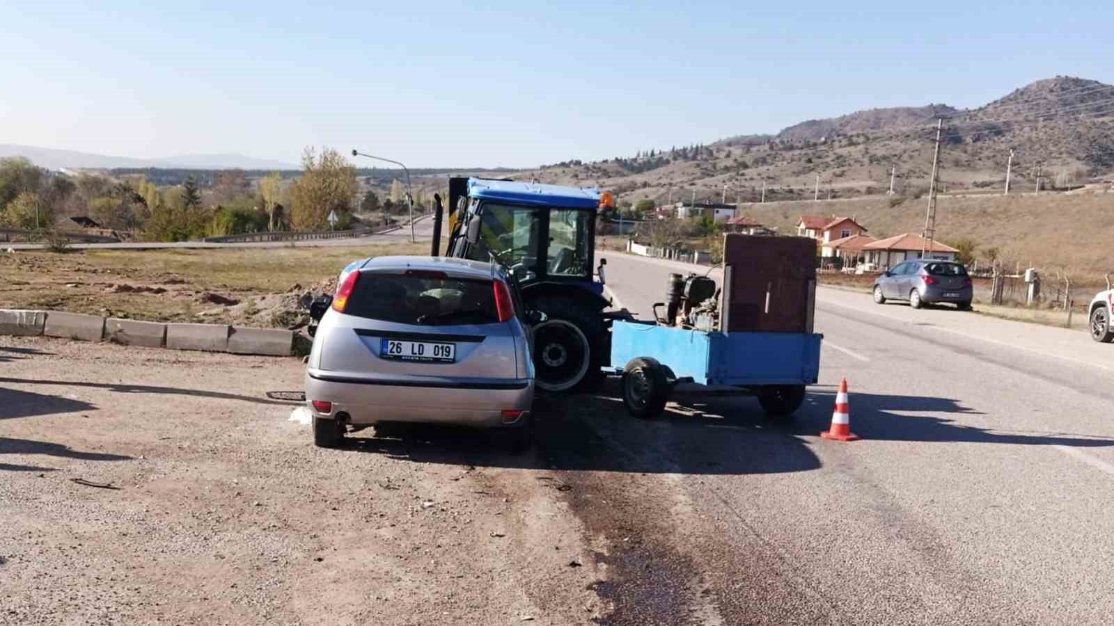 Kırıkkale’de otomobil ile traktör çarpıştı: 3 jandarma yaralı