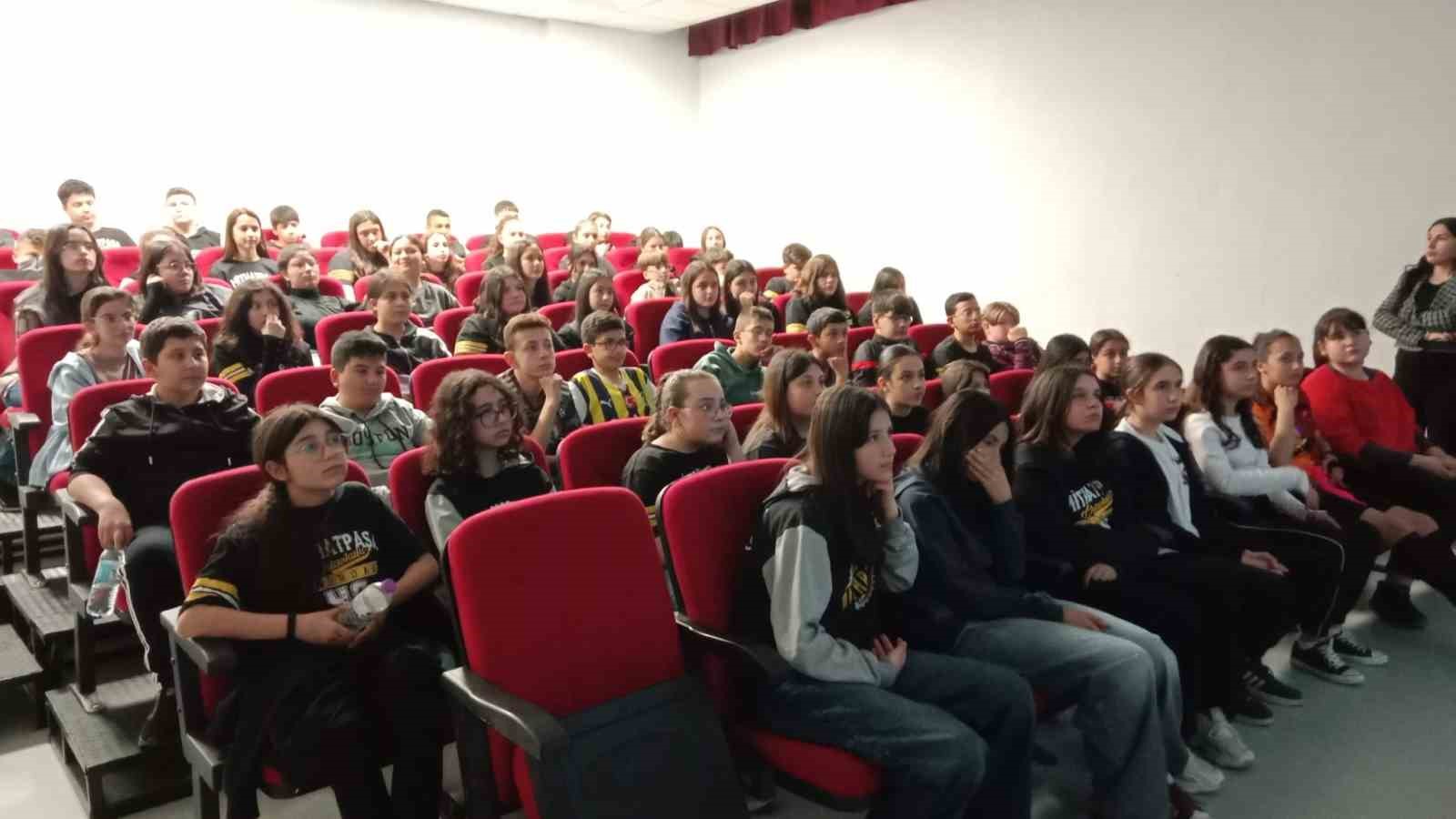 Emirdağ Mithatpaşa Ortaokulu’nda ‘Meslek Seçiminin Önemi, Geleceğin Meslekleri ve Mesleki Yönelim Test Bataryası’ konulu seminer