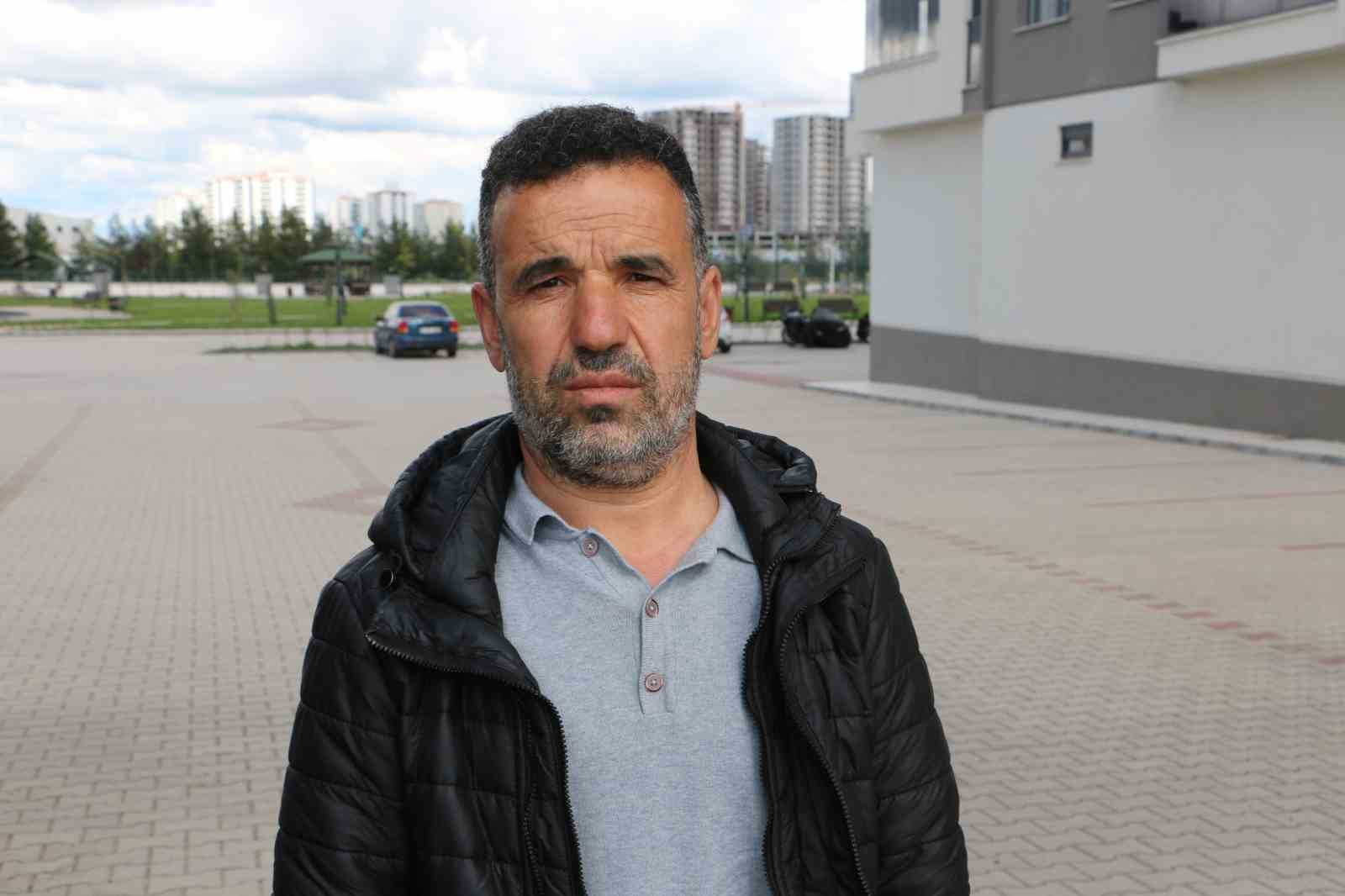 Diyarbakır’da başıboş sokak köpeği saldırıları güvenlik kamerasında: 12 saldırgan köpek belediye tarafından toplatıldı