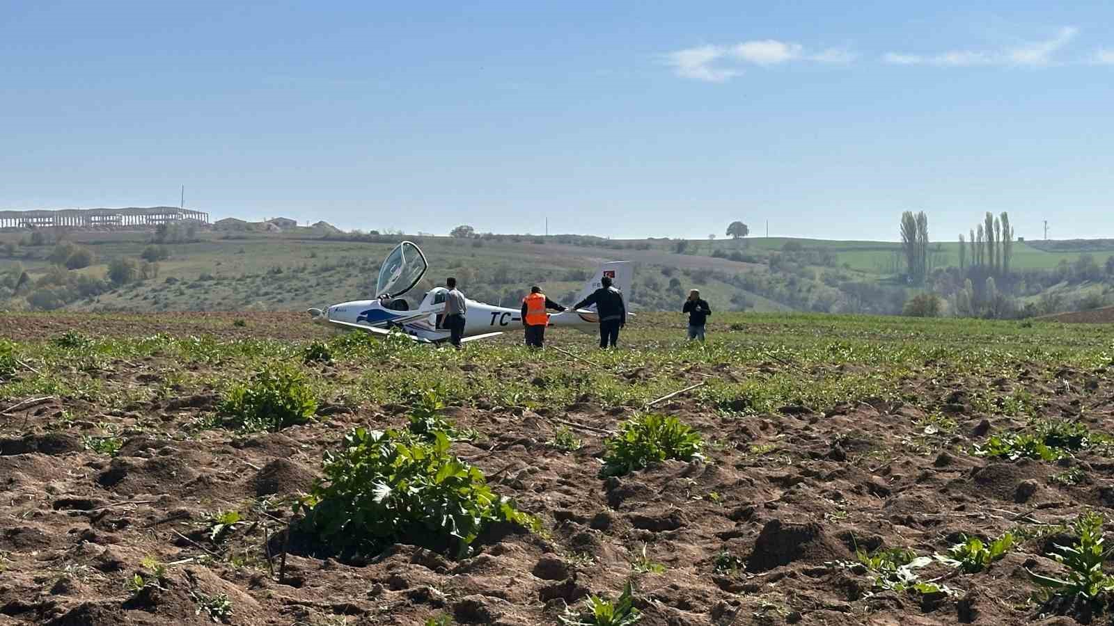 Bursa&rsquo;da eğitim u&ccedil;ağı tarlaya mecburi iniş yaptı
