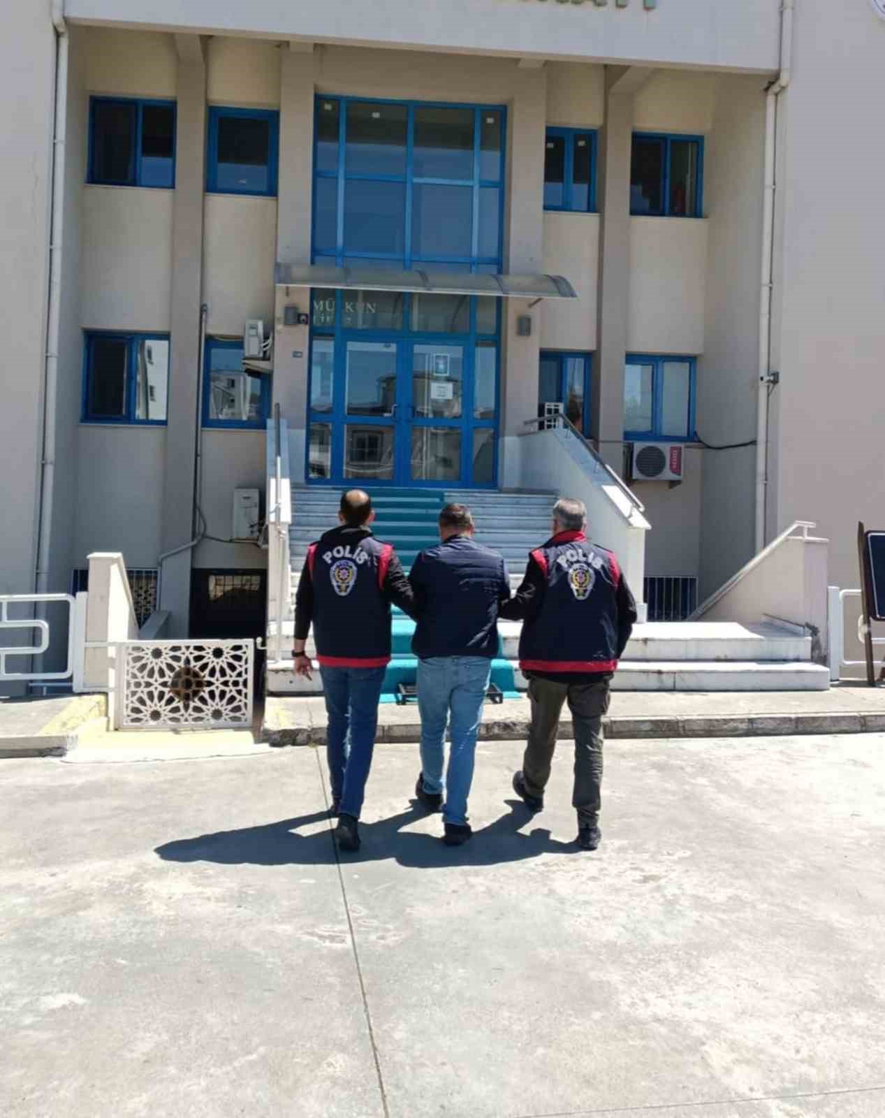 Kesinleşmiş hapis cezası bulunan 2 kişi yakalandı