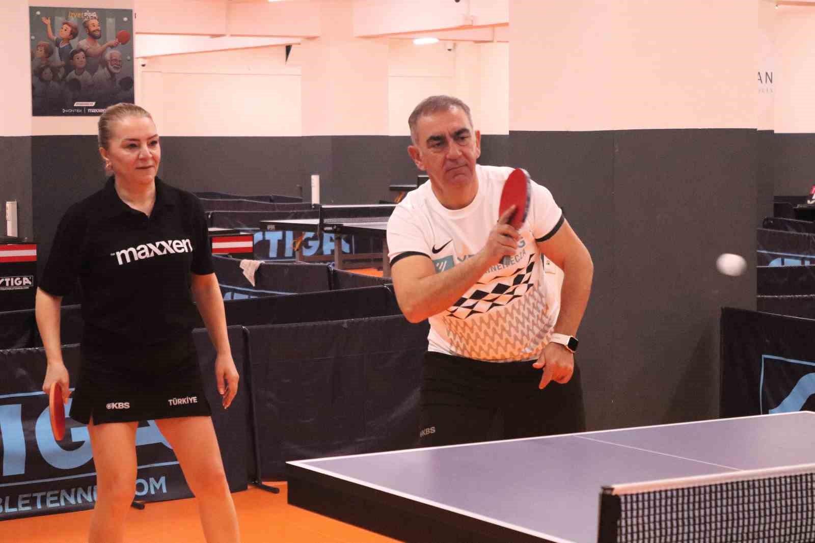 İZVET&rsquo;ten sağlıklı gelecek &ccedil;ağrısı: "Masa tenisiyle hayata hareket katın"
