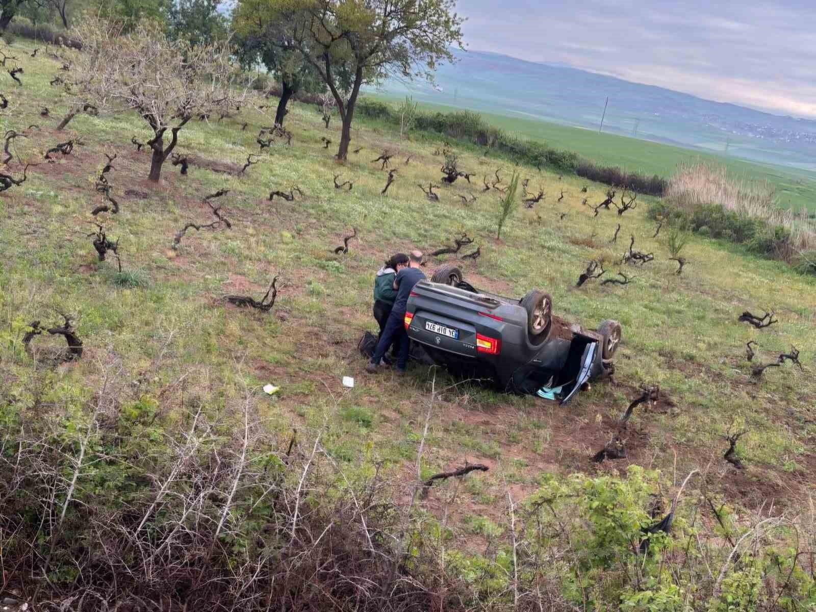 Kurtalan’da otomobil takla attı: 3 yaralı