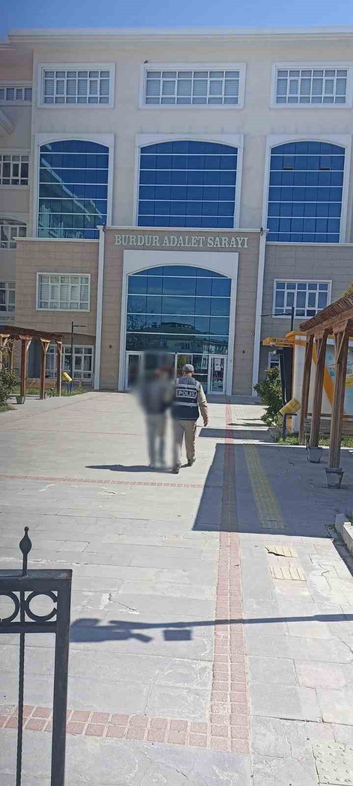 Burdur&rsquo;da motosiklet hırsızı jandarma ve polis iş birliğiyle yakalandı
