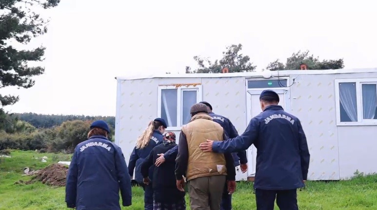 Çanakkale Jandarmasından ihtiyaç sahibi aileye sıcak yuva