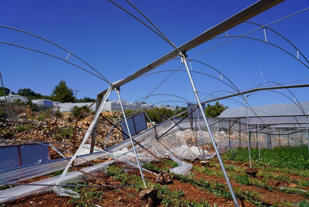 Mersin Erdemli’de fırtına seralara zarar verdi
