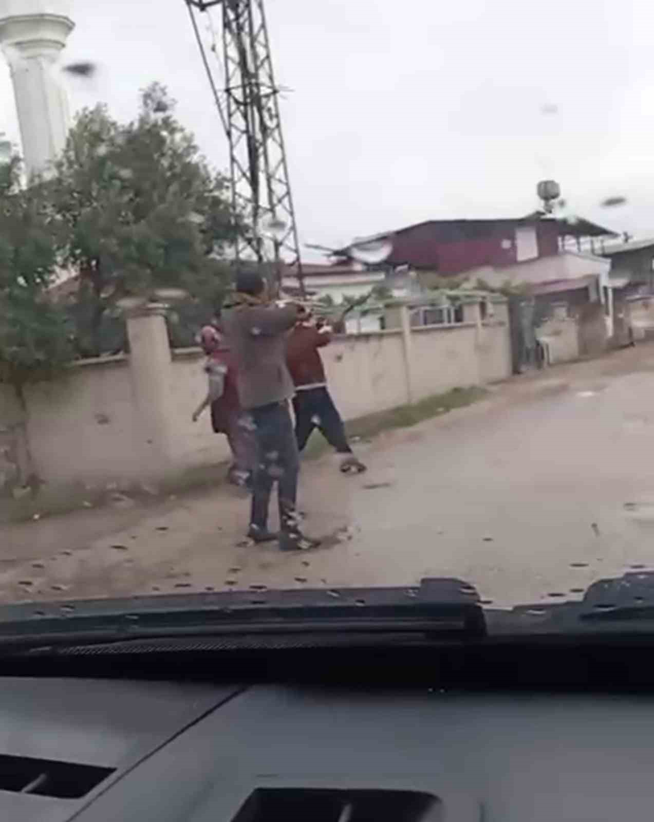 1 kişinin öldüğü, 1 kişinin ağır yaralandığı silahlı kavgada korku dolu anlar kamerada