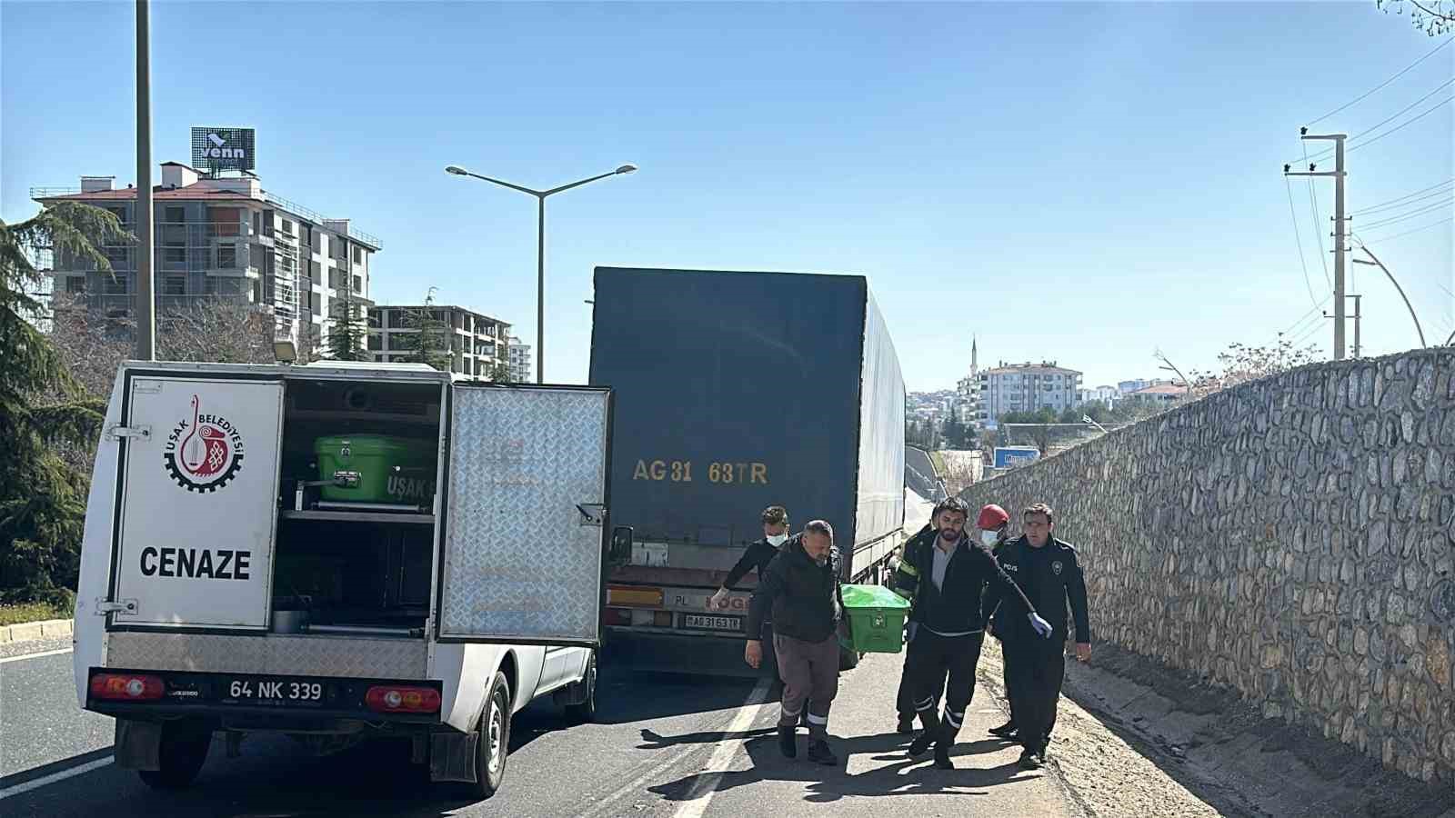 Uşak’ta motosiklet ile tır çarpıştı: 1 ölü