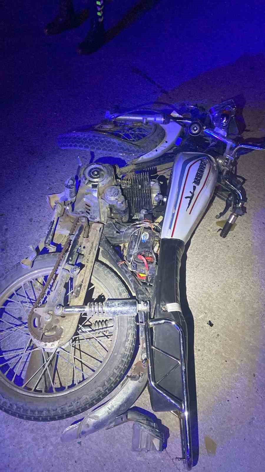 Antalya&rsquo;da motosiklet ile kamyonet &ccedil;arpıştı: 1 &ouml;l&uuml;, 1 yaralı
